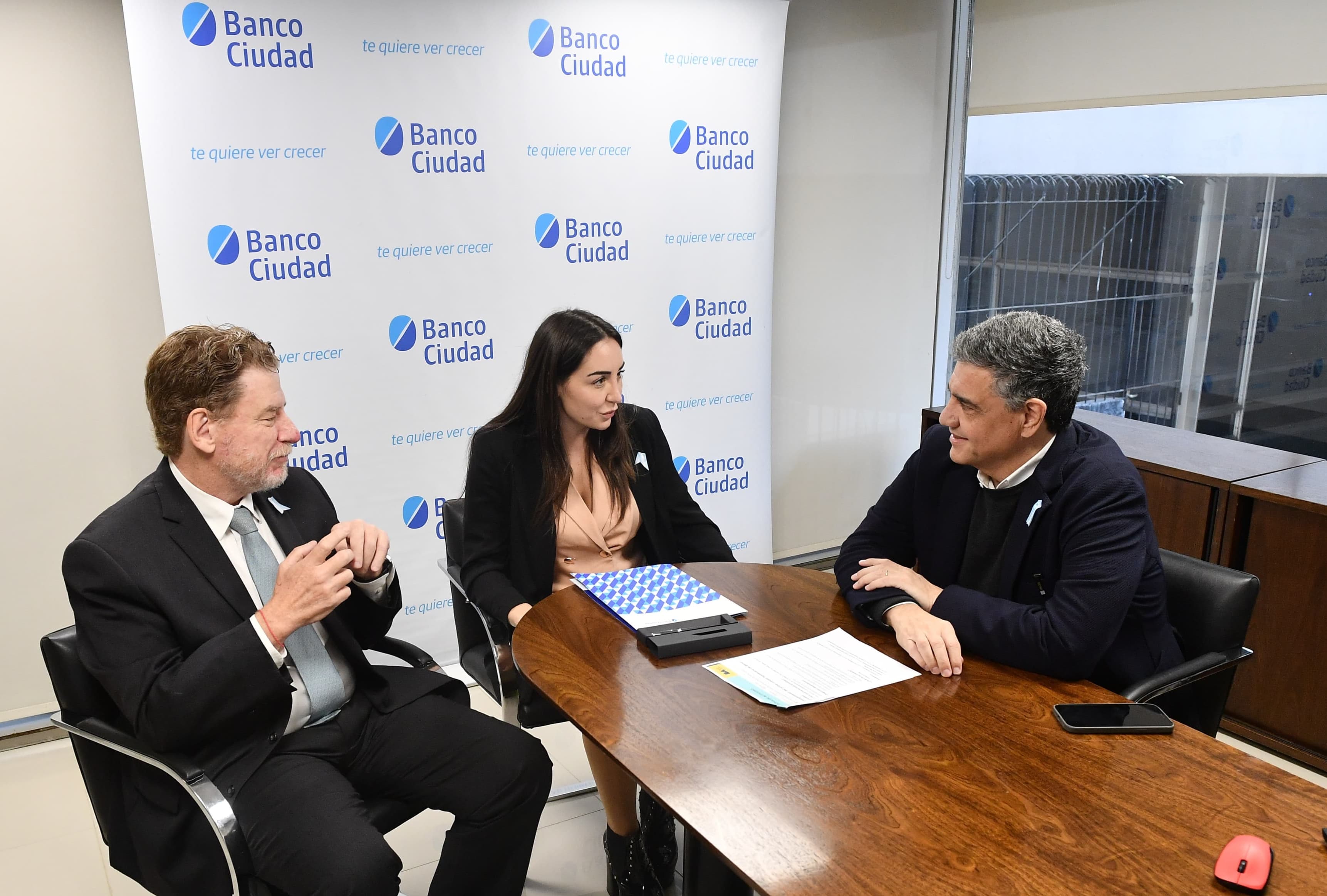 El Gobierno porteño entregó el primer crédito hipotecario a una vecina que tendrá su casa propia en Villa Devoto