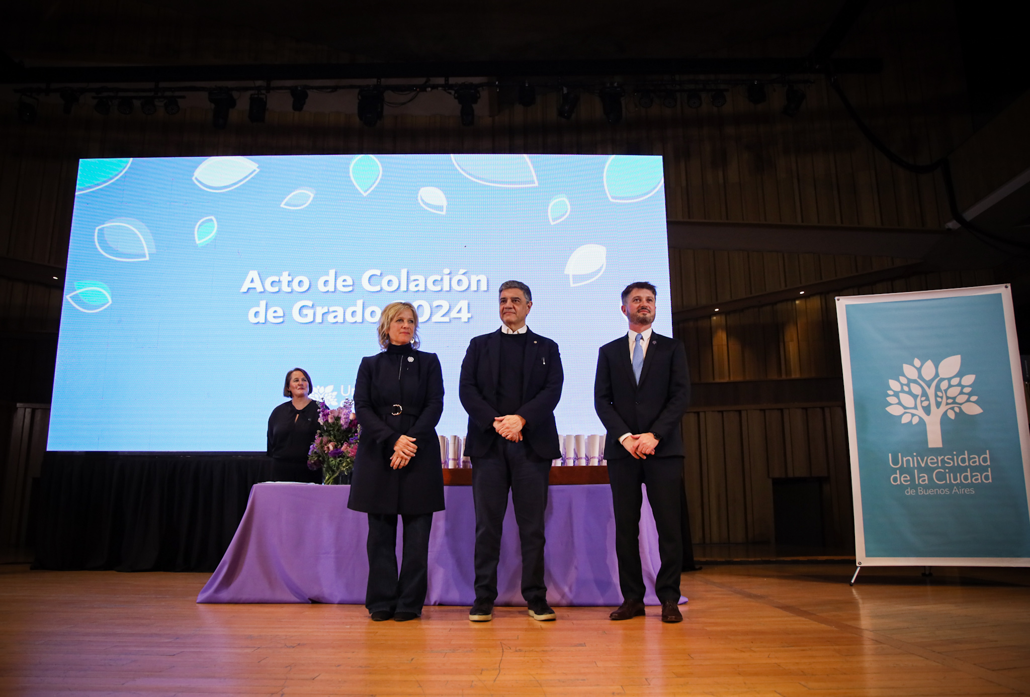 Se graduaron 124 estudiantes de la Universidad de la Ciudad