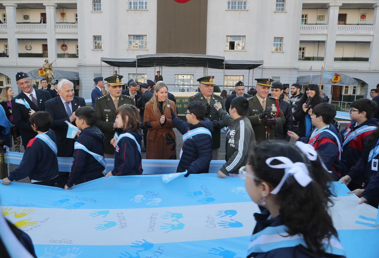 Clara Muzzio participó en la Promesa a la Bandera de más de 4 mil alumnos