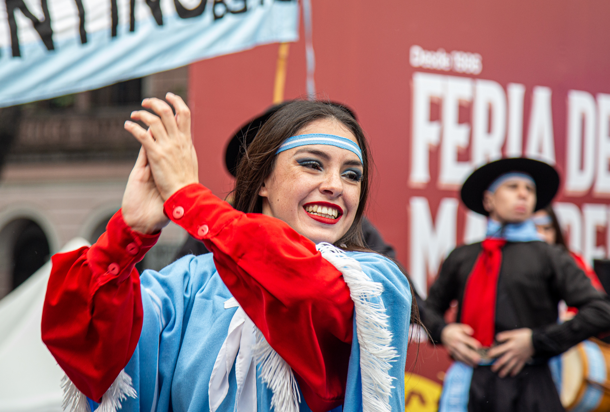 La Feria de Mataderos se viste de celeste y blanco para celebrar una nueva fecha patria