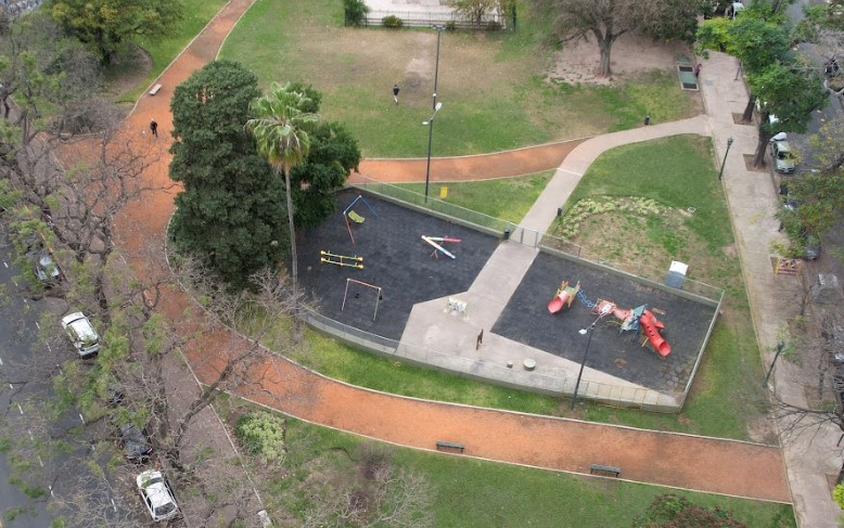 Renovación del patio de juegos de la Plaza Martín de Álzaga