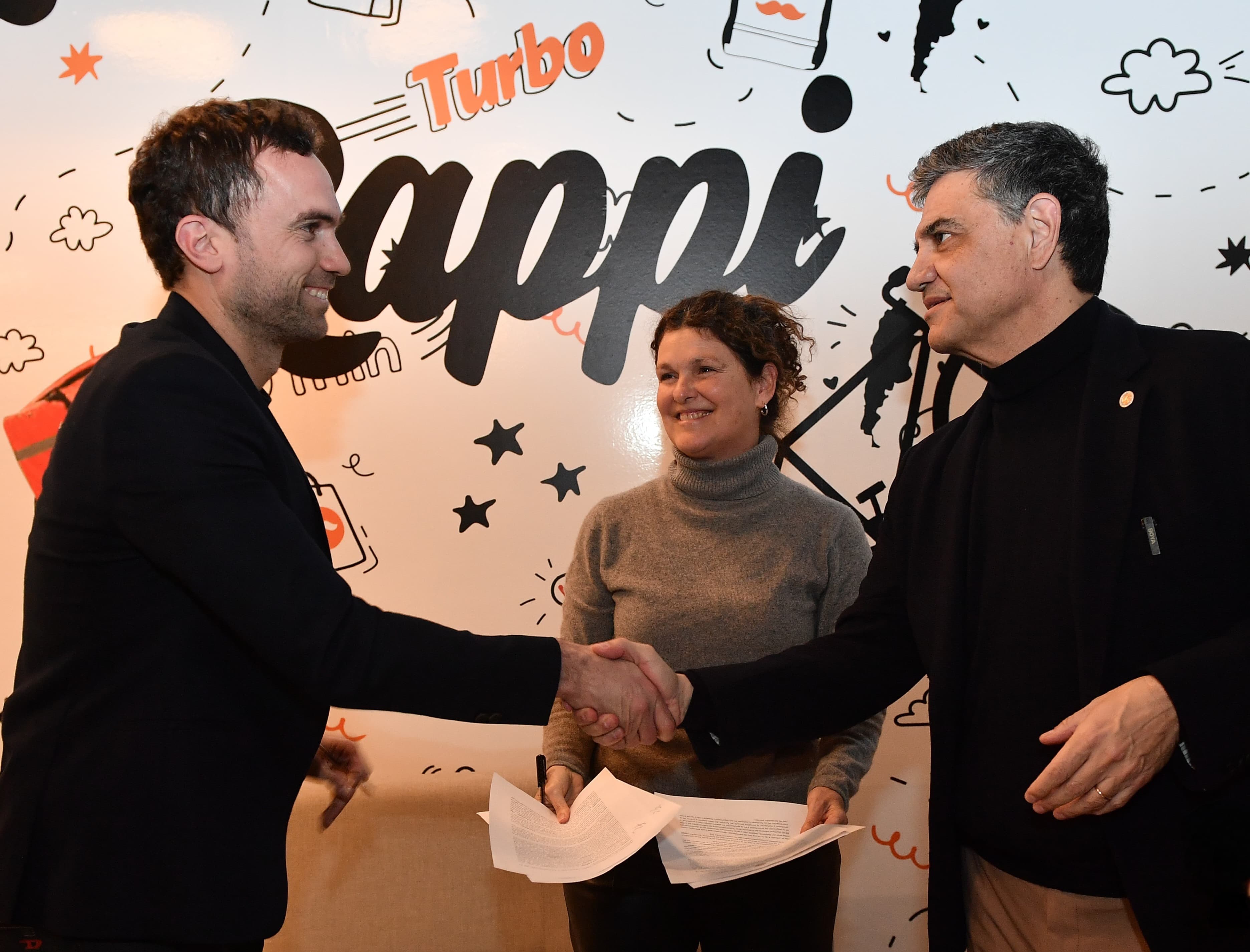 Biblioteca puerta a puerta, el servicio de préstamos de libros a mayores de 65 con delivery gratuito