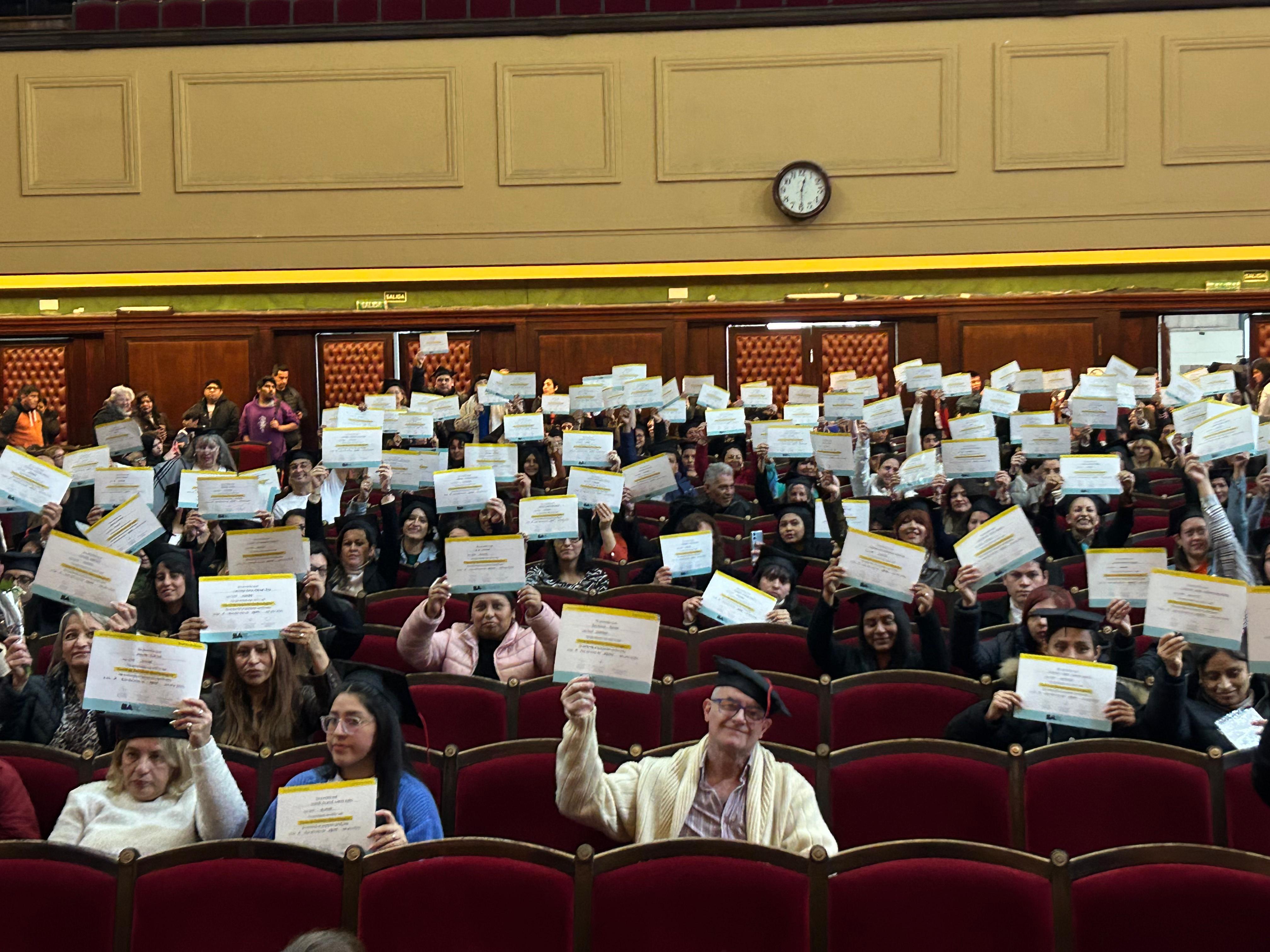 Más de 5800 Asistentes Gerontológicos se graduaron en la Ciudad 