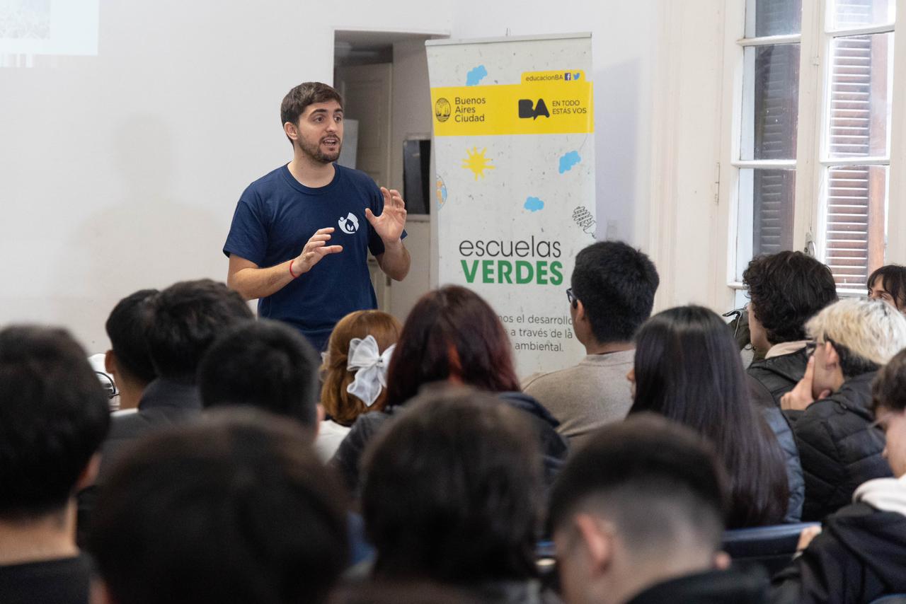 Trabaja en escuelas y fue elegido como uno de los 30 educadores ambientales más influyentes del mundo