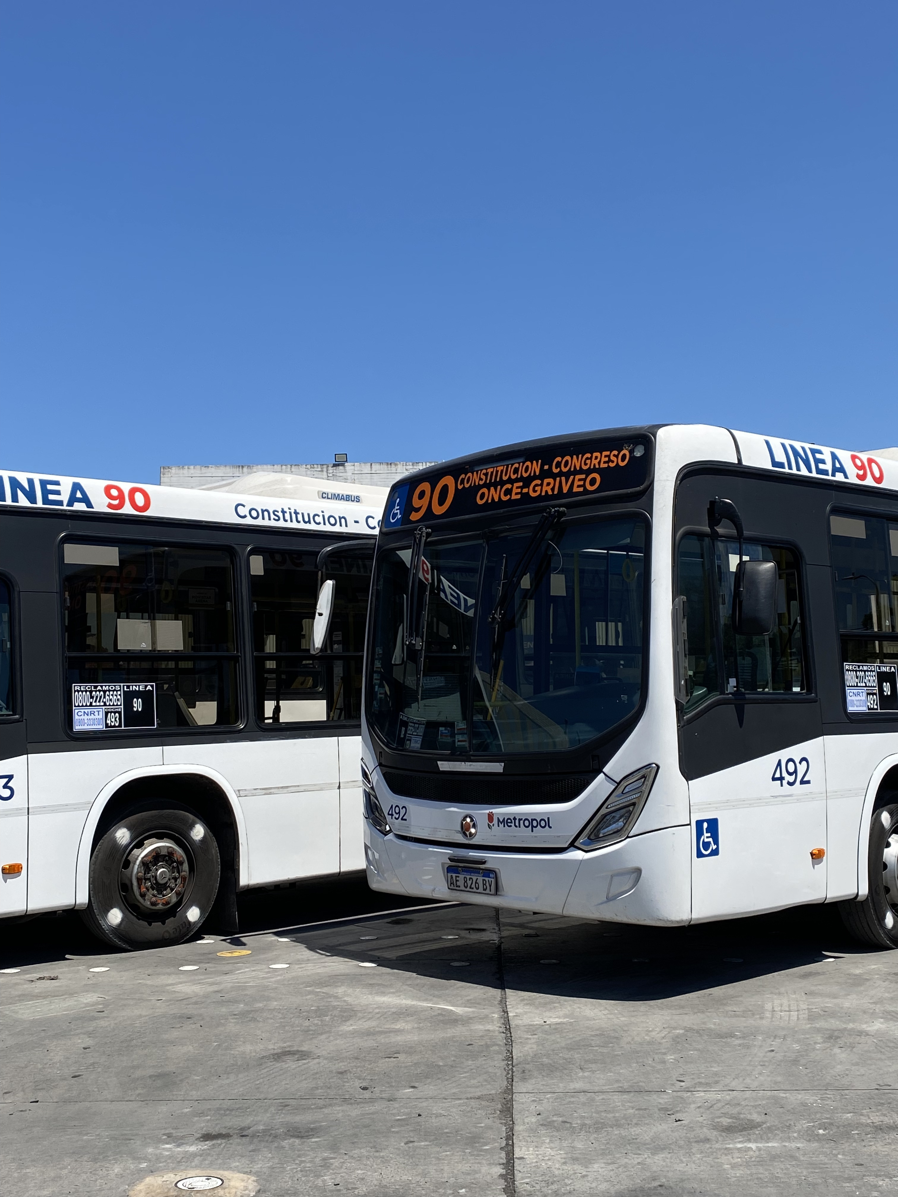 Colectivos de CABA: la línea 90 ya conecta los barrios 21-24 y Procrear con Constitución y Chacarita