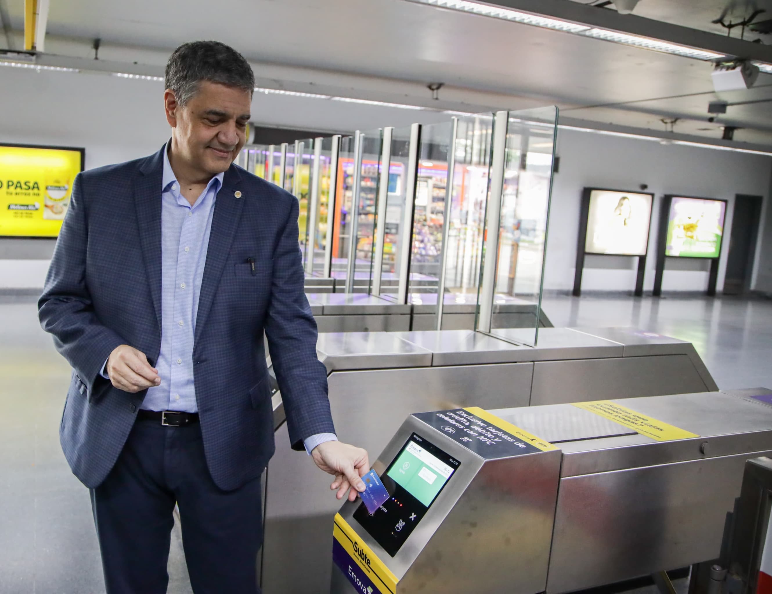 Se habilitó el pago del subte con celulares, tarjetas de débito y crédito