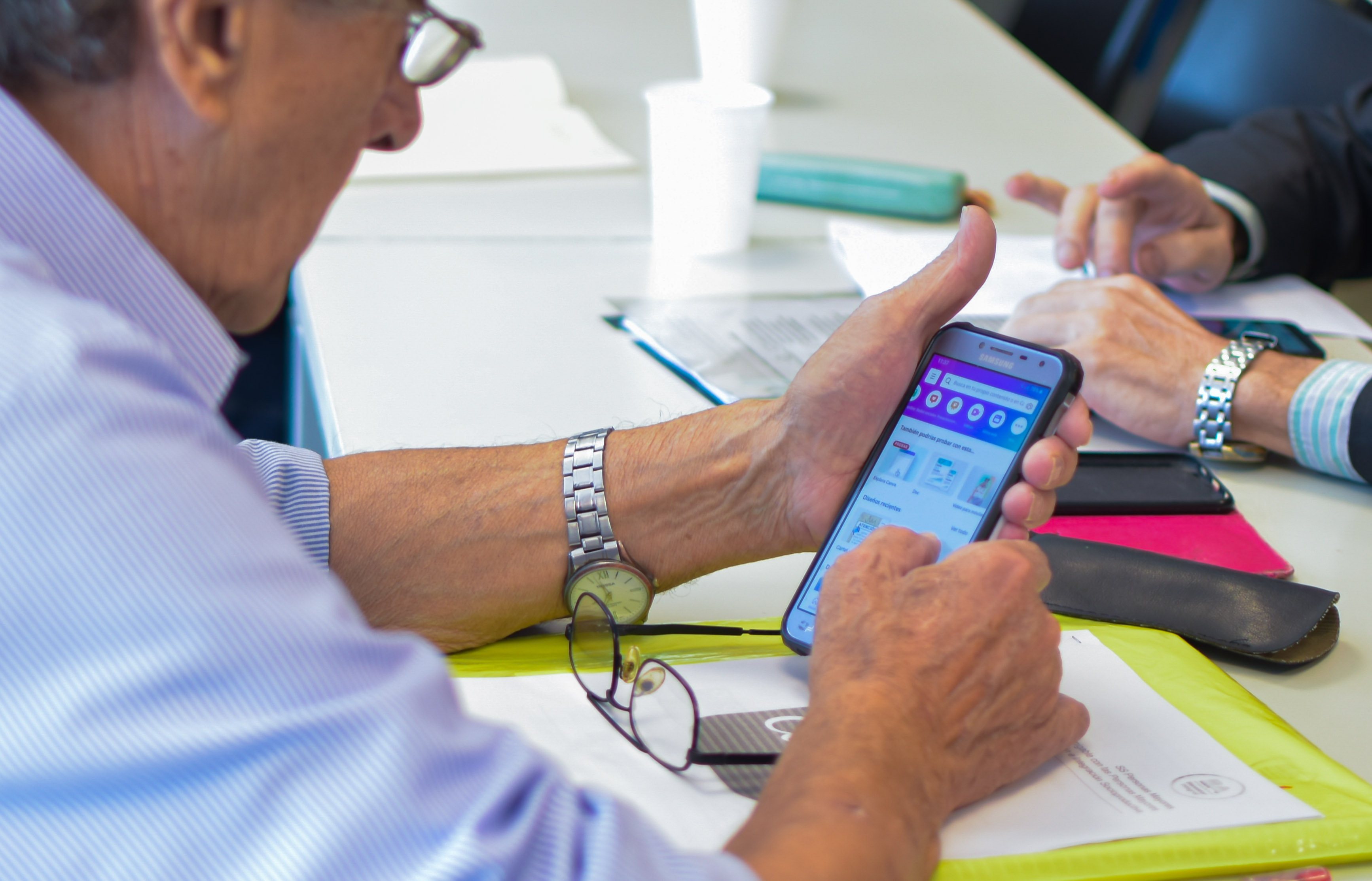 Capacitación Digital para personas mayores: nuevo centro en la Comuna 15