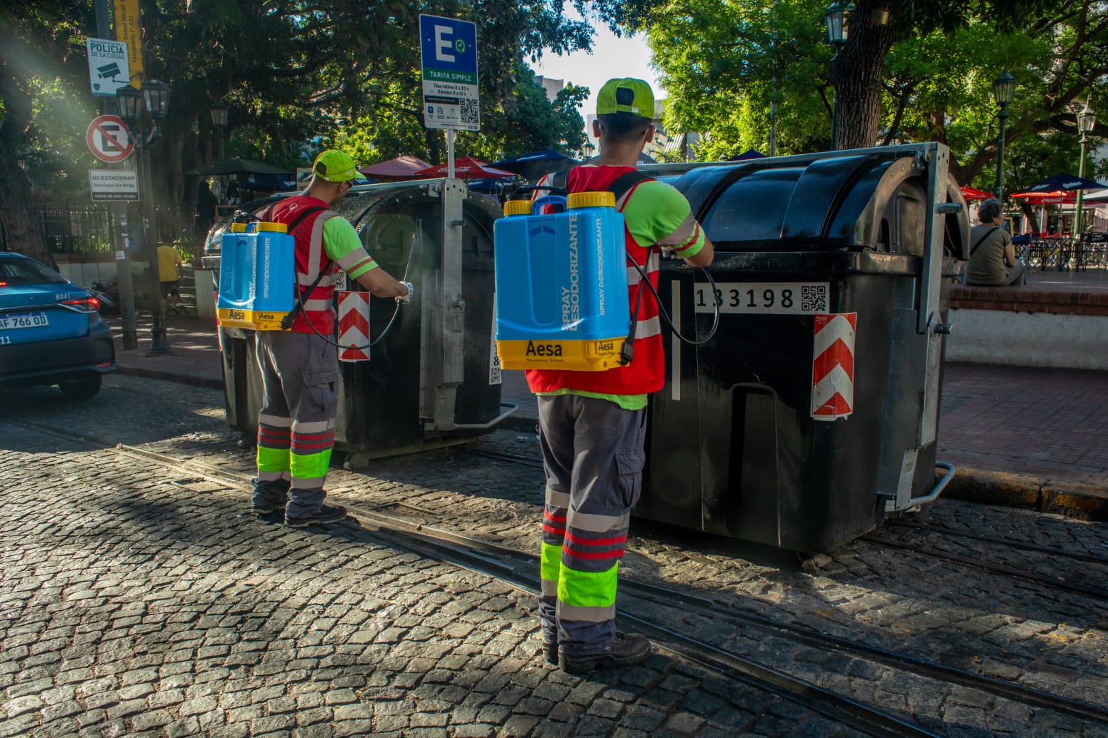 Incorporación de nuevas cuadrillas para higienizar los contenedores de basura