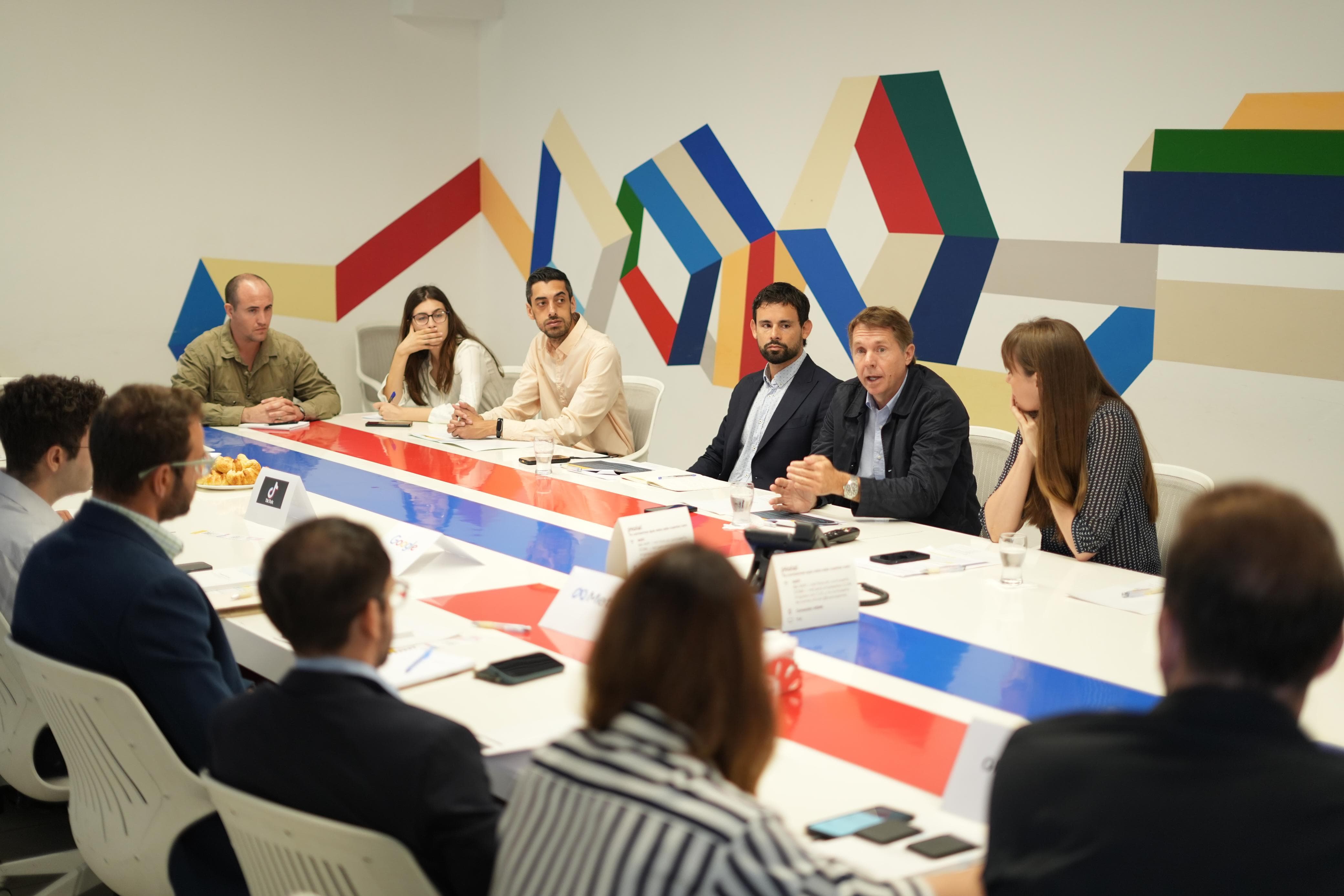Gabino Tapia explicó los motivos del desdoblamiento de las elecciones en la Ciudad en un encuentro con directivos de empresas tecnológicas