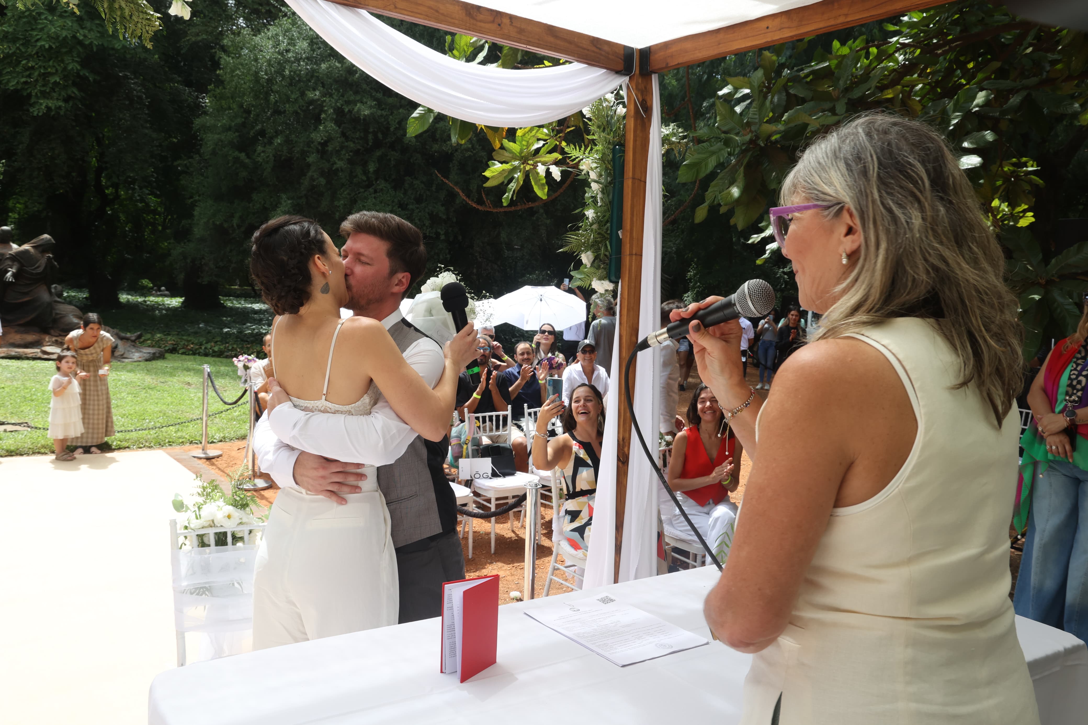 La Ciudad celebró el Día de los Enamorados con casamientos en escenarios únicos