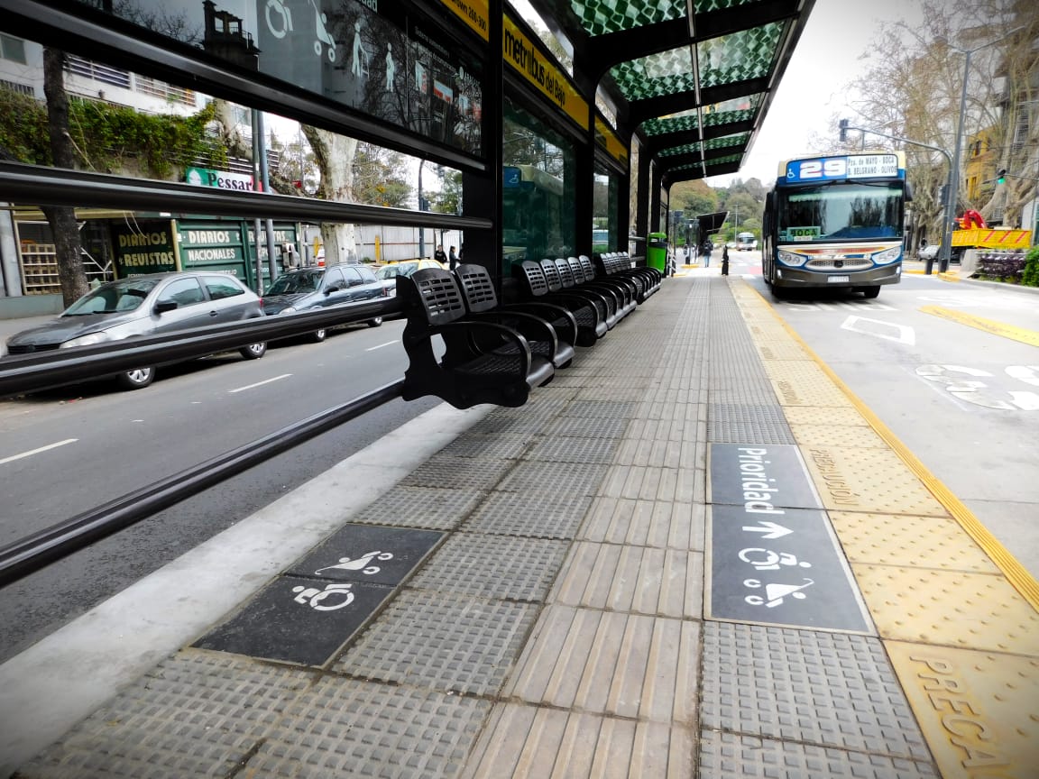 La Ciudad incorpora pictogramas en colectivos para mejorar la accesibilidad