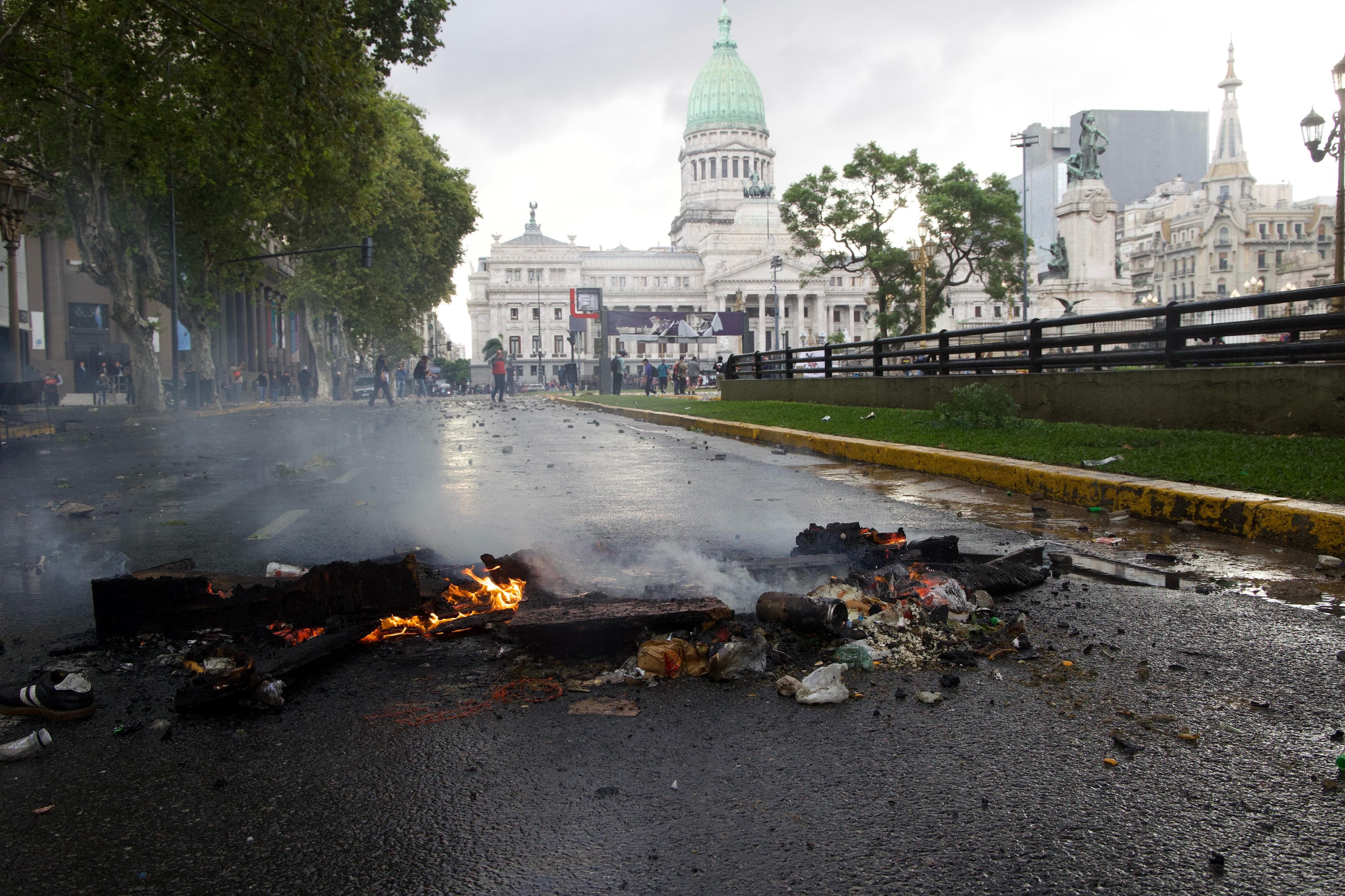 Fotogalería: la furia que arrasó con los alrededores del Congreso