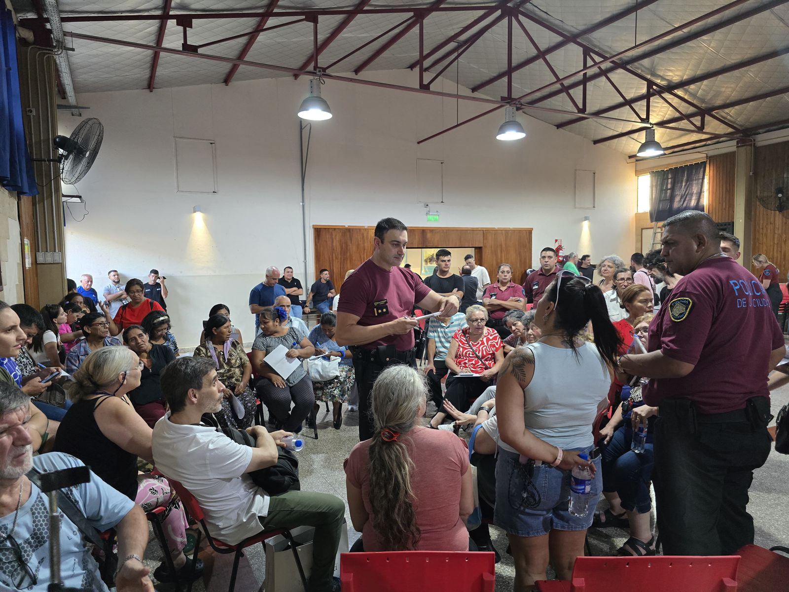Seguridad en tu barrio: vecinos, comisarios y autoridades de distintos ministerios se reúnen en 16 espacios para combatir la delincuencia