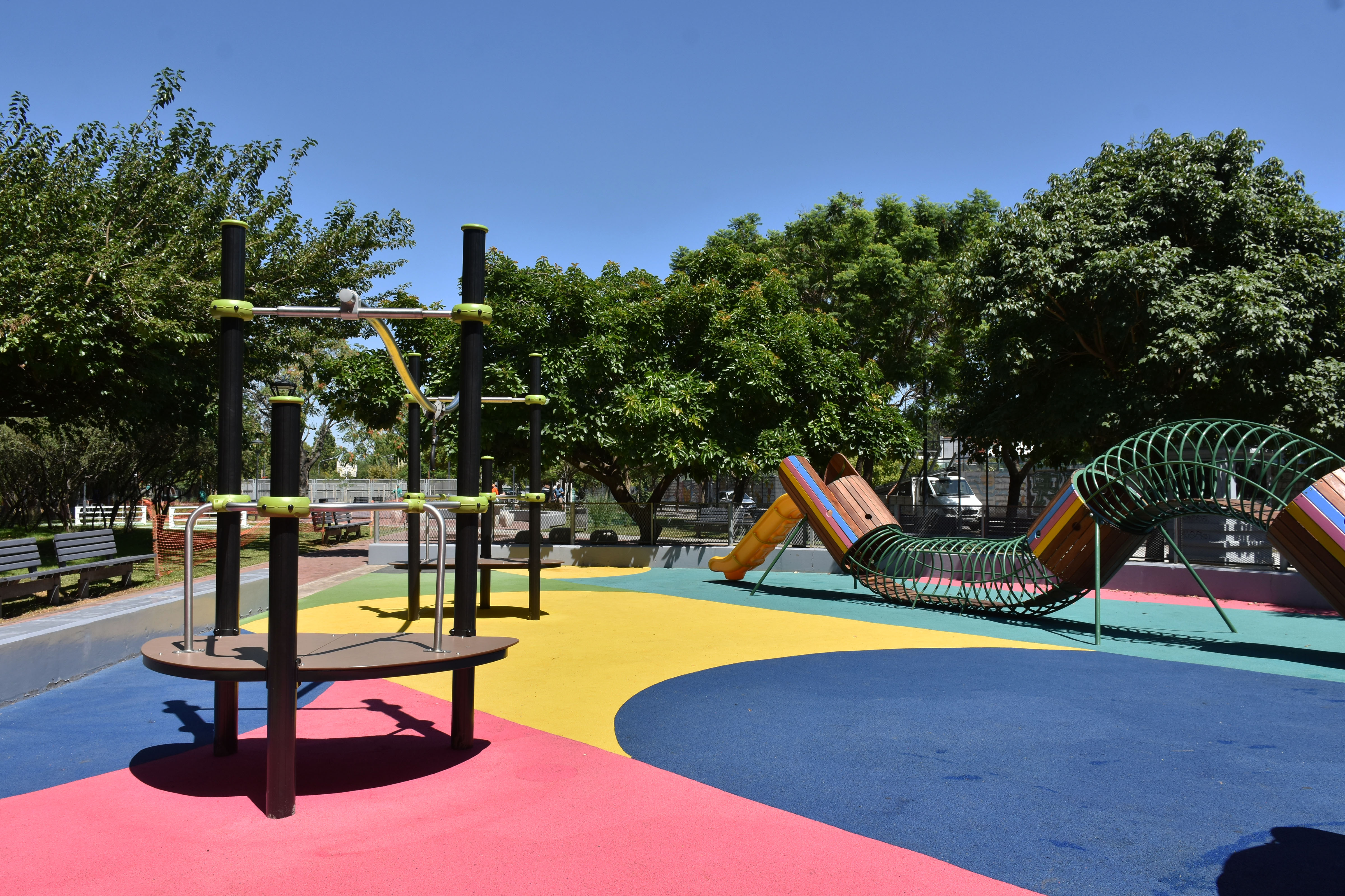 Centro de Transbordo Plaza Nunca Más: un nuevo espacio para el juego y el deporte en Villa Pueyrredón