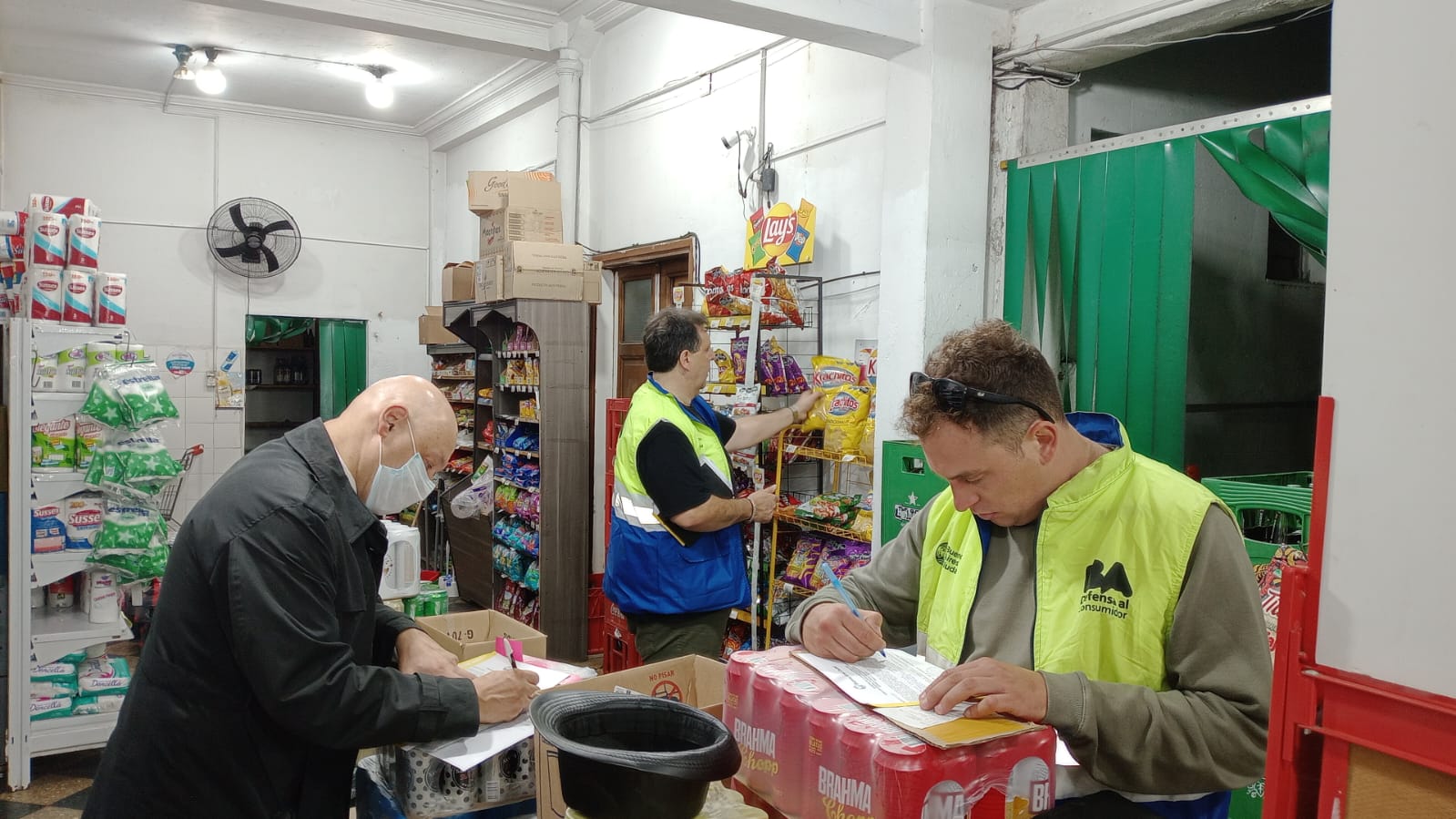 Defensa al Consumidor retiró de circulación 558 productos vencidos y mal rotulados en autoservicios porteños 