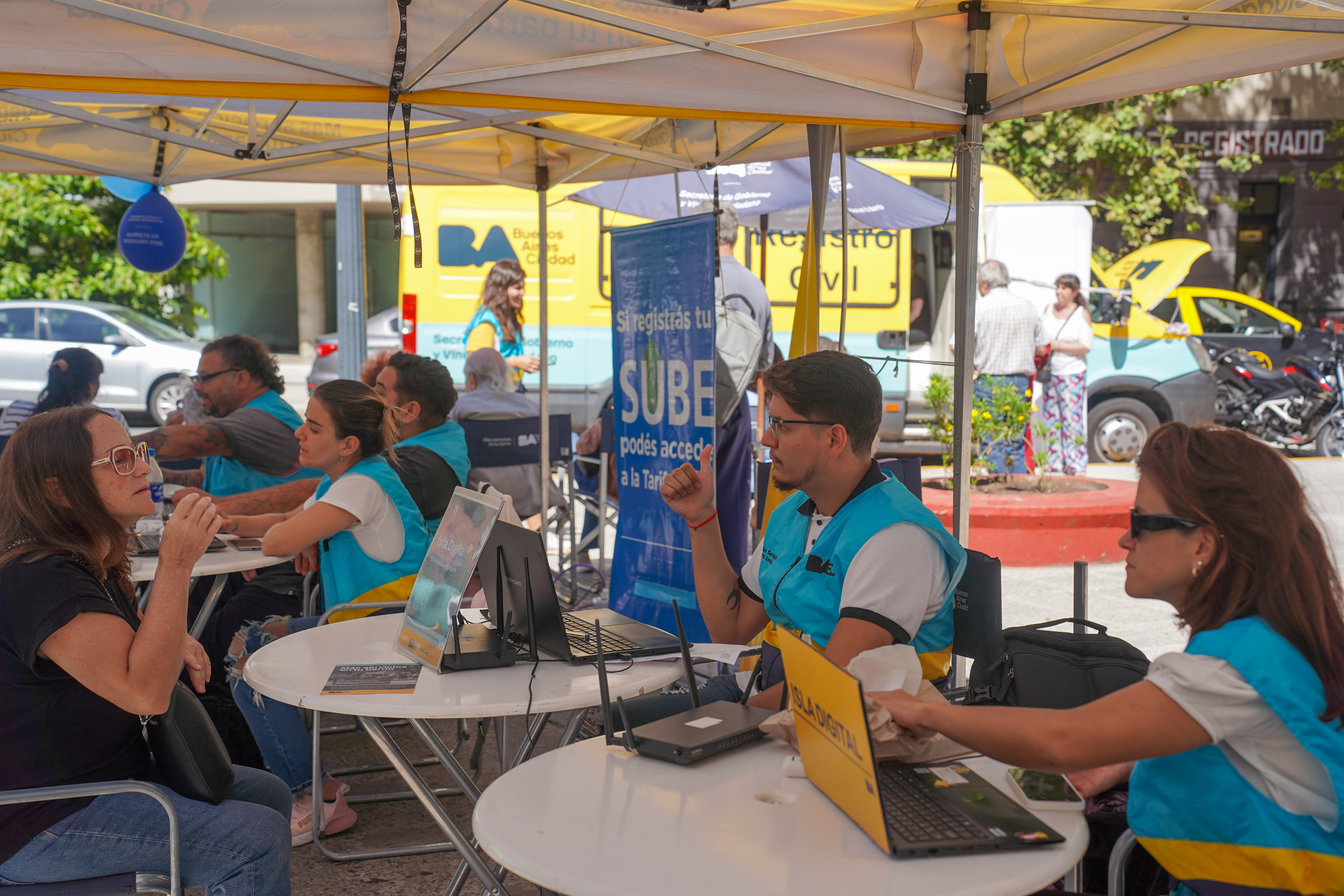 Más servicios en tu barrio suma un nuevo día de atención en plazas de la Ciudad