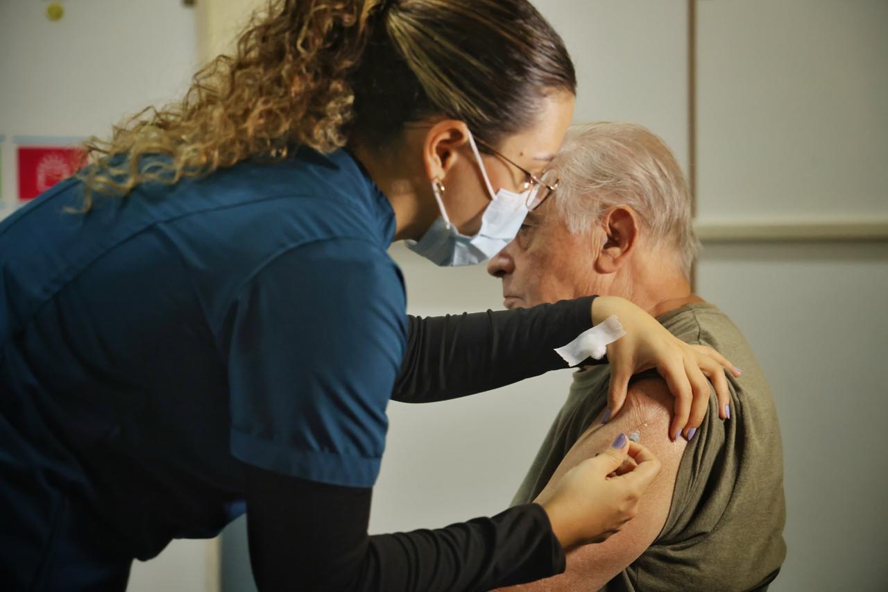 Comenzó la vacunación antigripal en más de 85 hospitales y centros de salud 