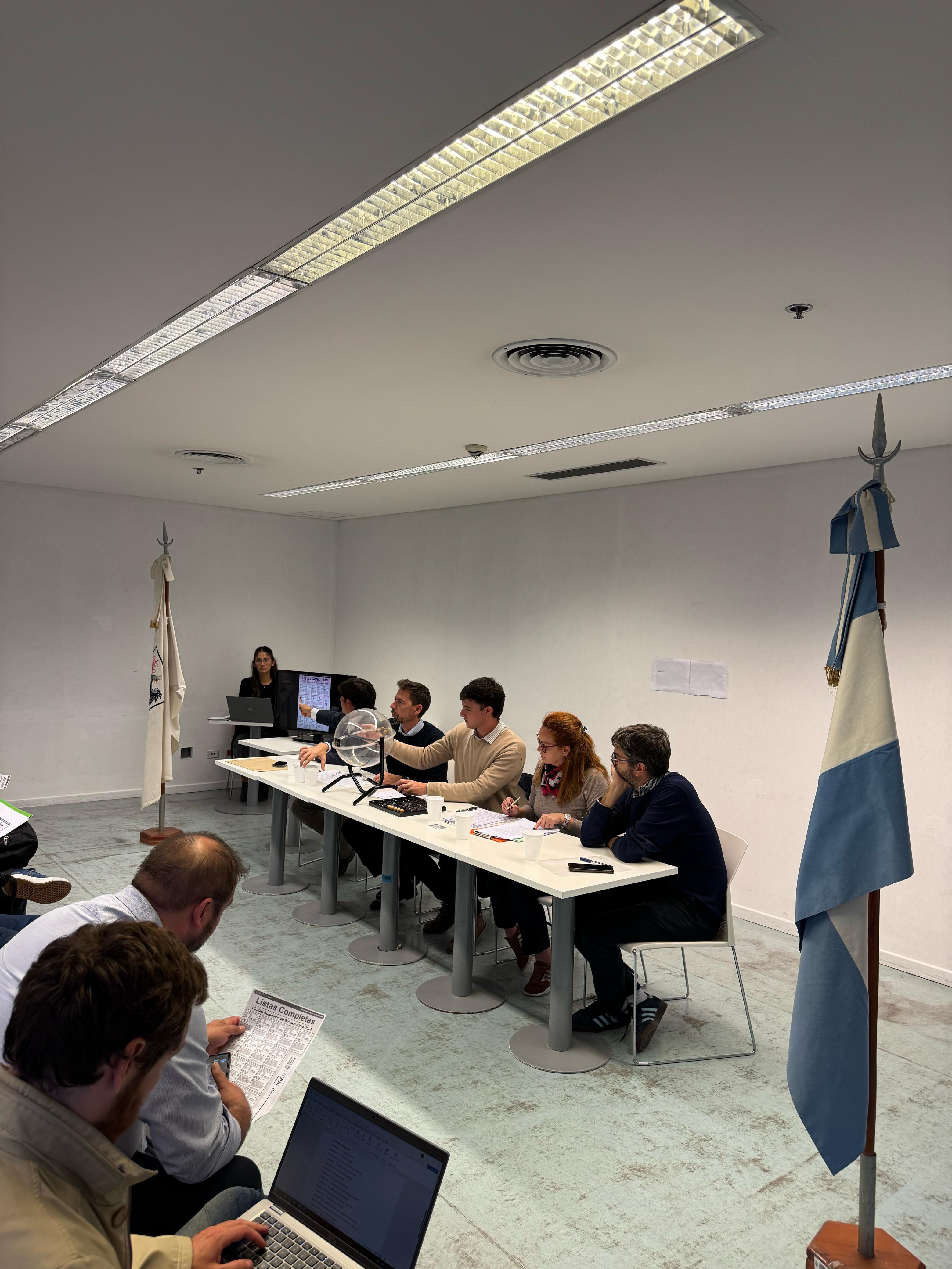 Sorteo de los espacios de publicidad y del orden de la oferta electoral en los afiches.