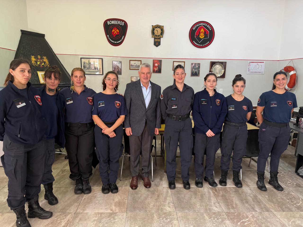 Horacio Giménez visitó a la primera Dotación Femenina de Bomberos de la Ciudad