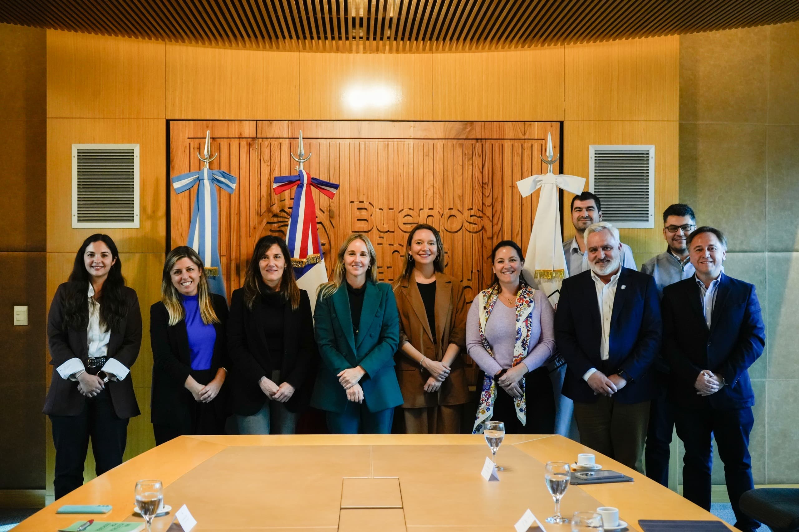 La Ciudad recibió a la alcaldesa de Las Condes y a su equipo para compartir experiencias en seguridad, espacio público y accesibilidad urbana