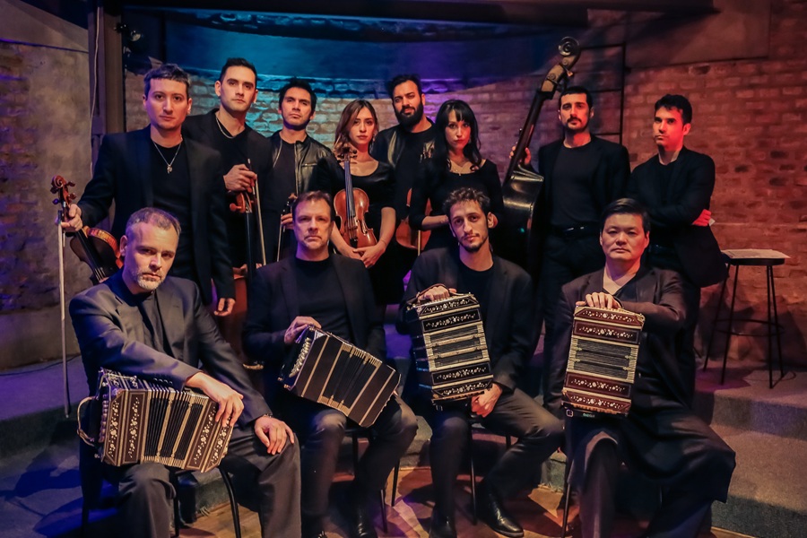 La Orquesta Típica Pichuco en concierto