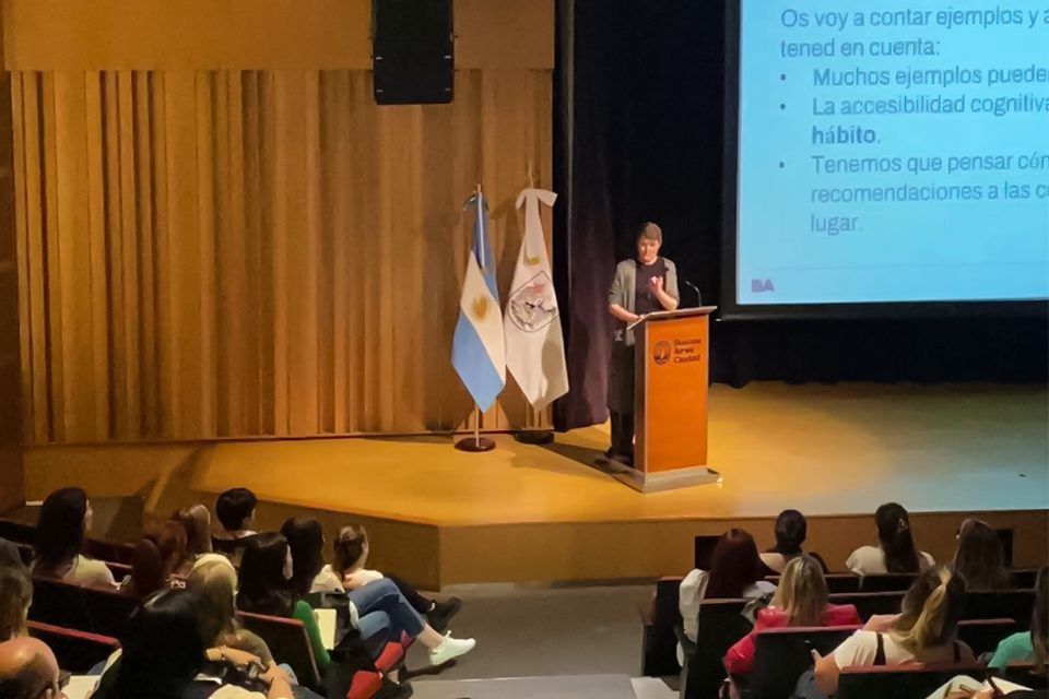 Capacitación en accesibilidad cognitiva con Olga Berrios de Plena Inclusión España