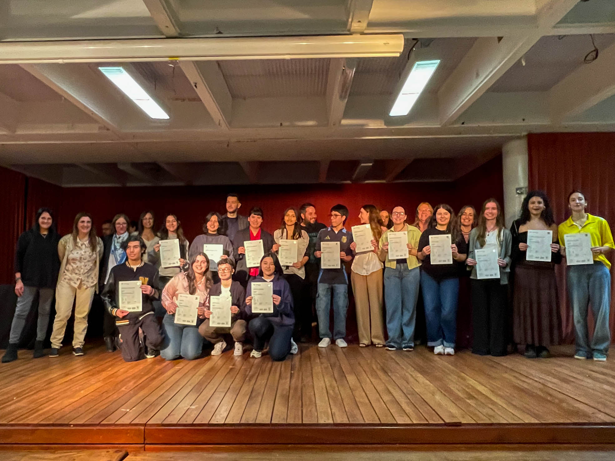 Más de 90 estudiantes de secundaria se certificaron en Inglés y Francés