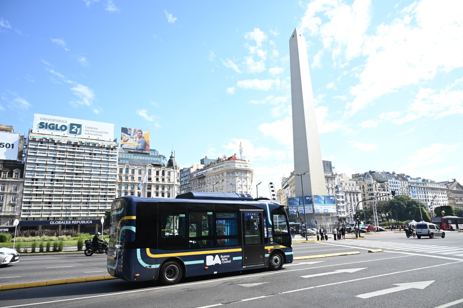 Empezó a funcionar la primera línea de buses eléctricos de la Ciudad