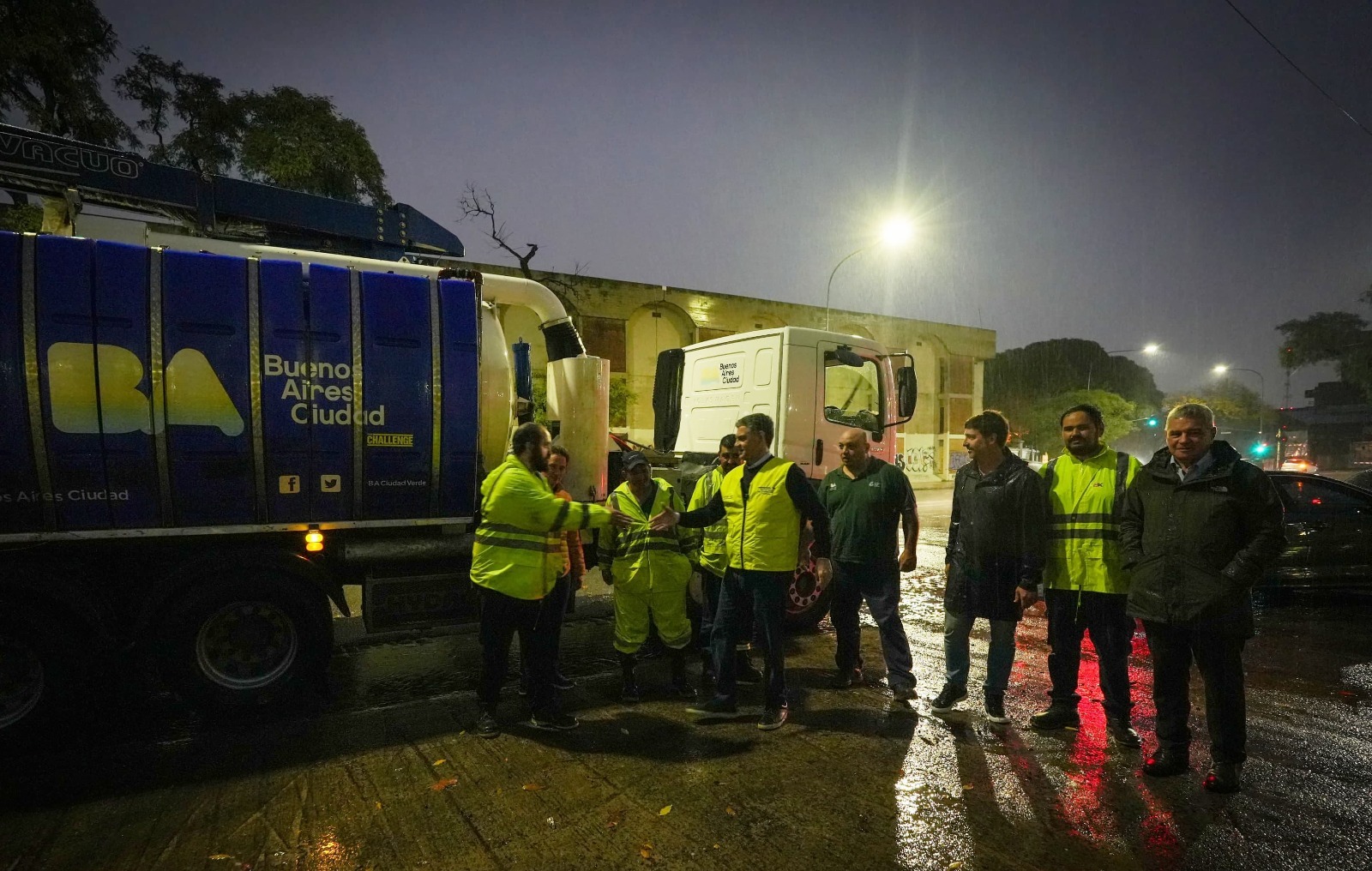 Fuertes tormentas: cayeron más de 110 milímetros y la Ciudad desplegó un amplio operativo en las calles