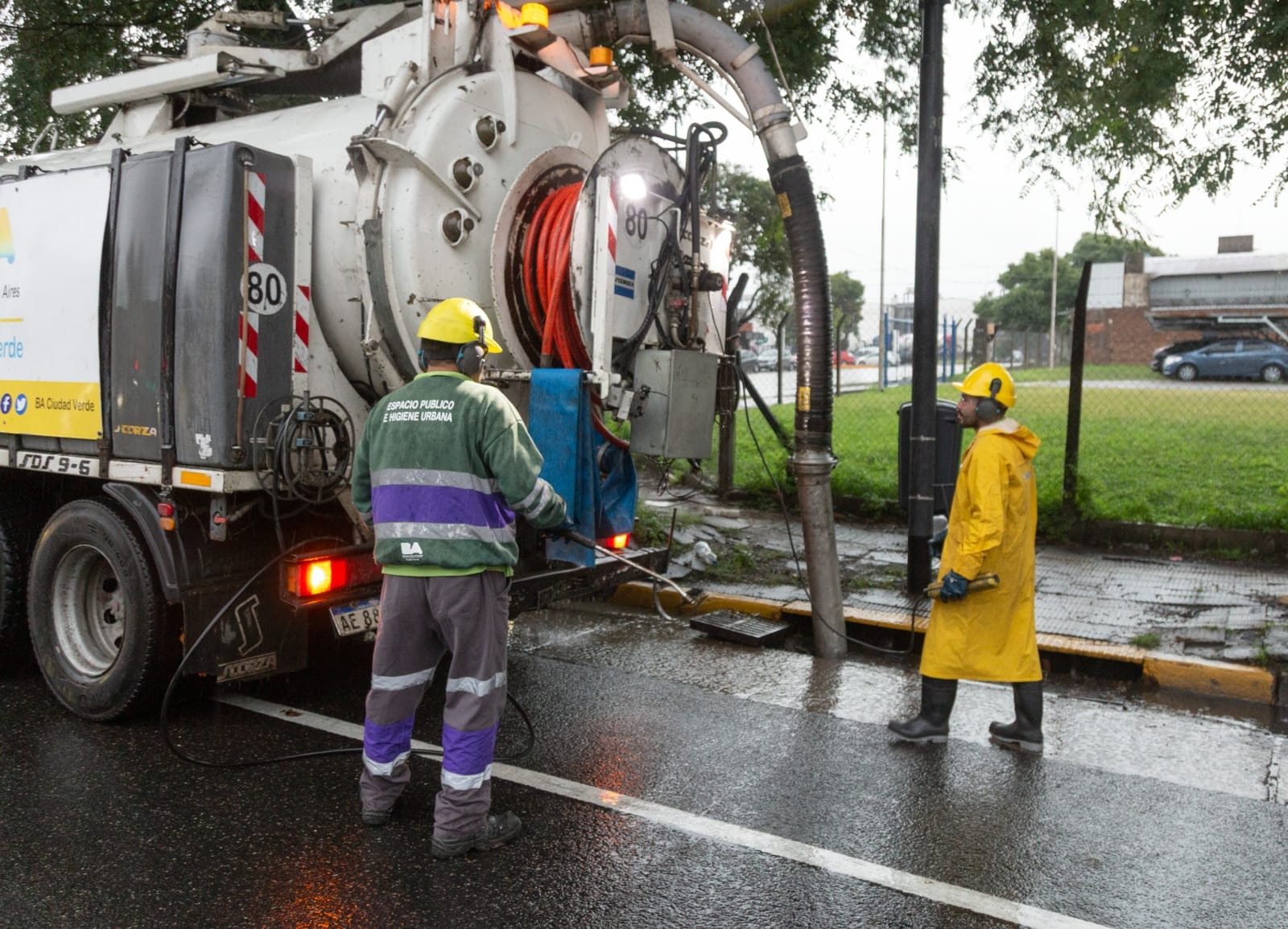 Amplio operativo de la Ciudad por las fuertes tormentas: en algunos barrios ya llovió casi el doble del promedio de mayo