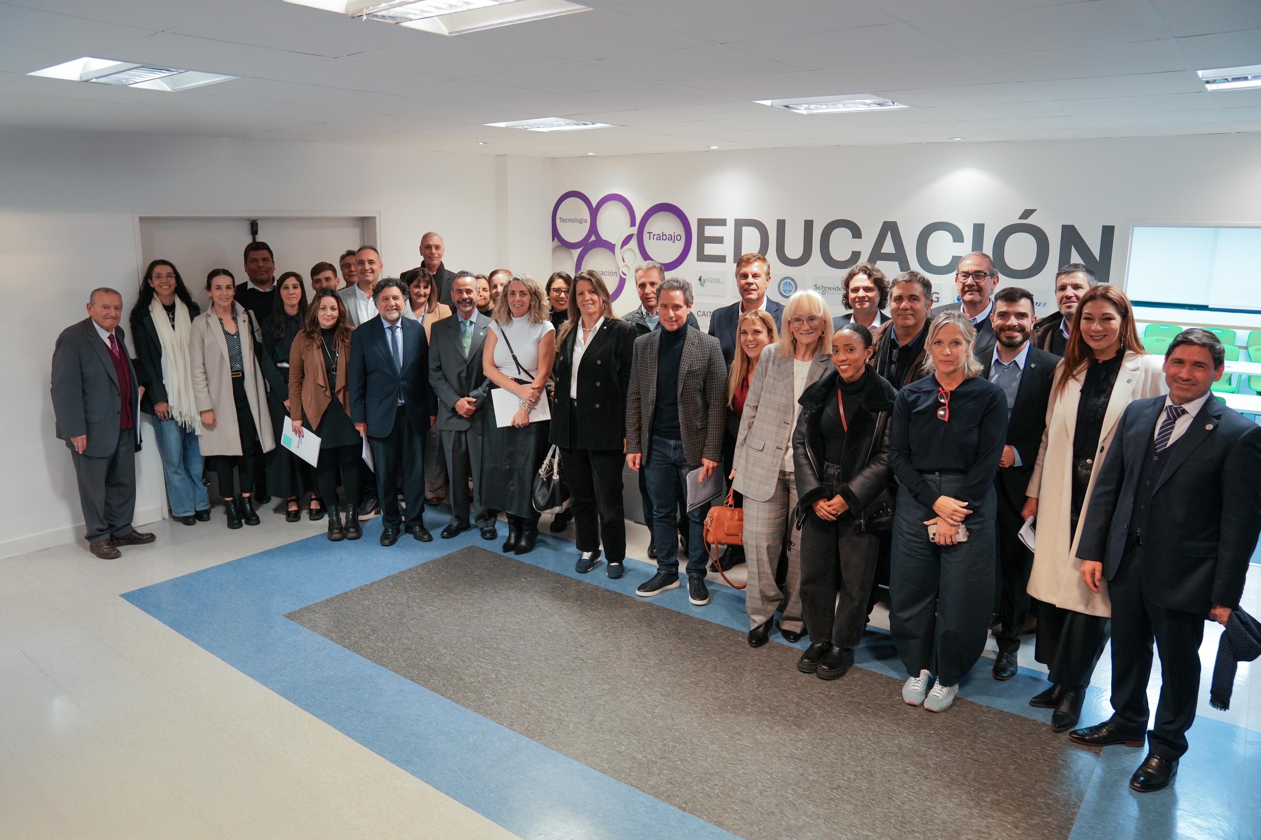 Gabriel Sánchez Zinny acompañó la firma del convenio por Licenciate BA