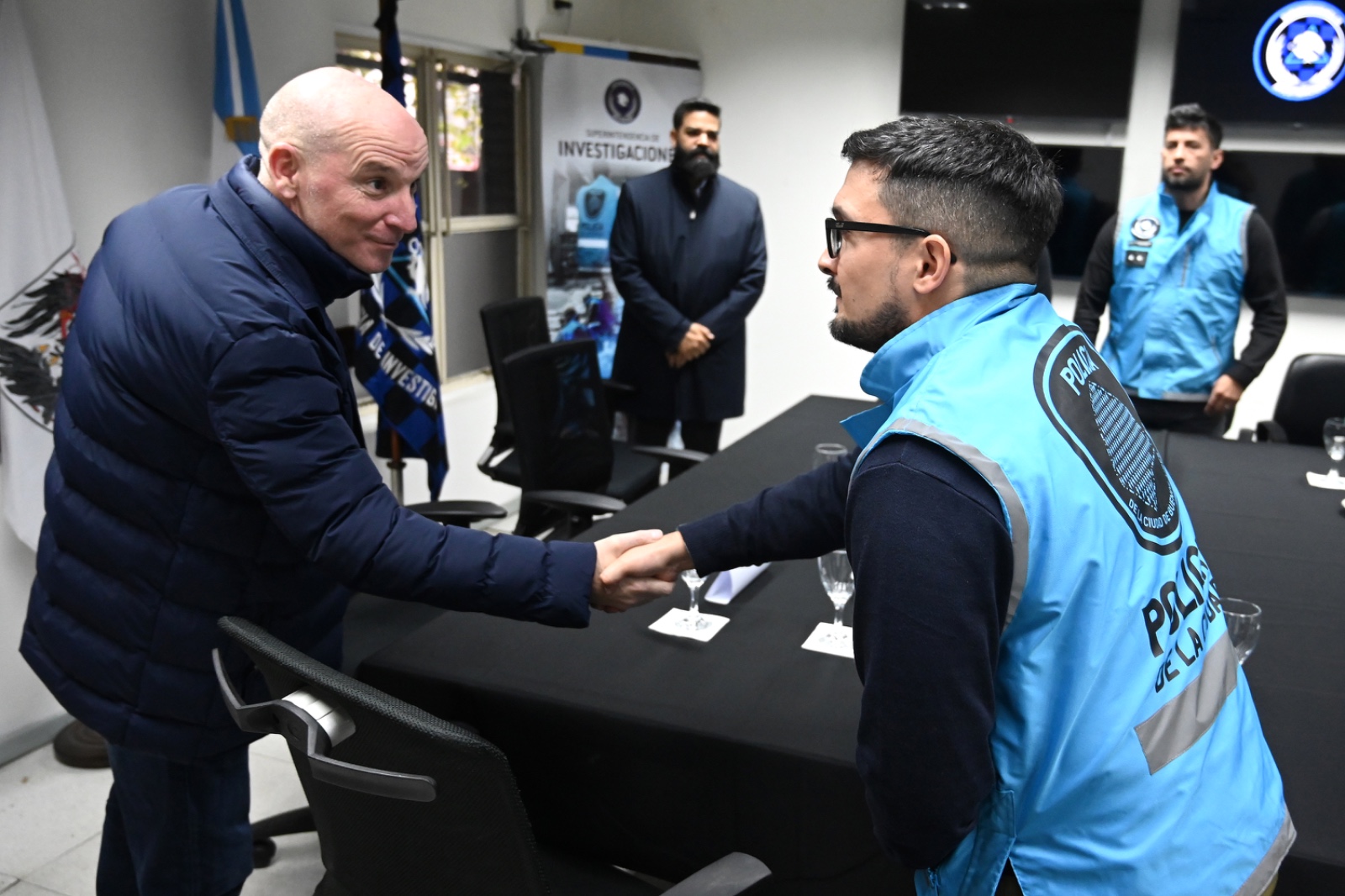 Distinguieron a los policías de la Ciudad que desarticularon una banda que torturaba por criptoactivos en Chaco