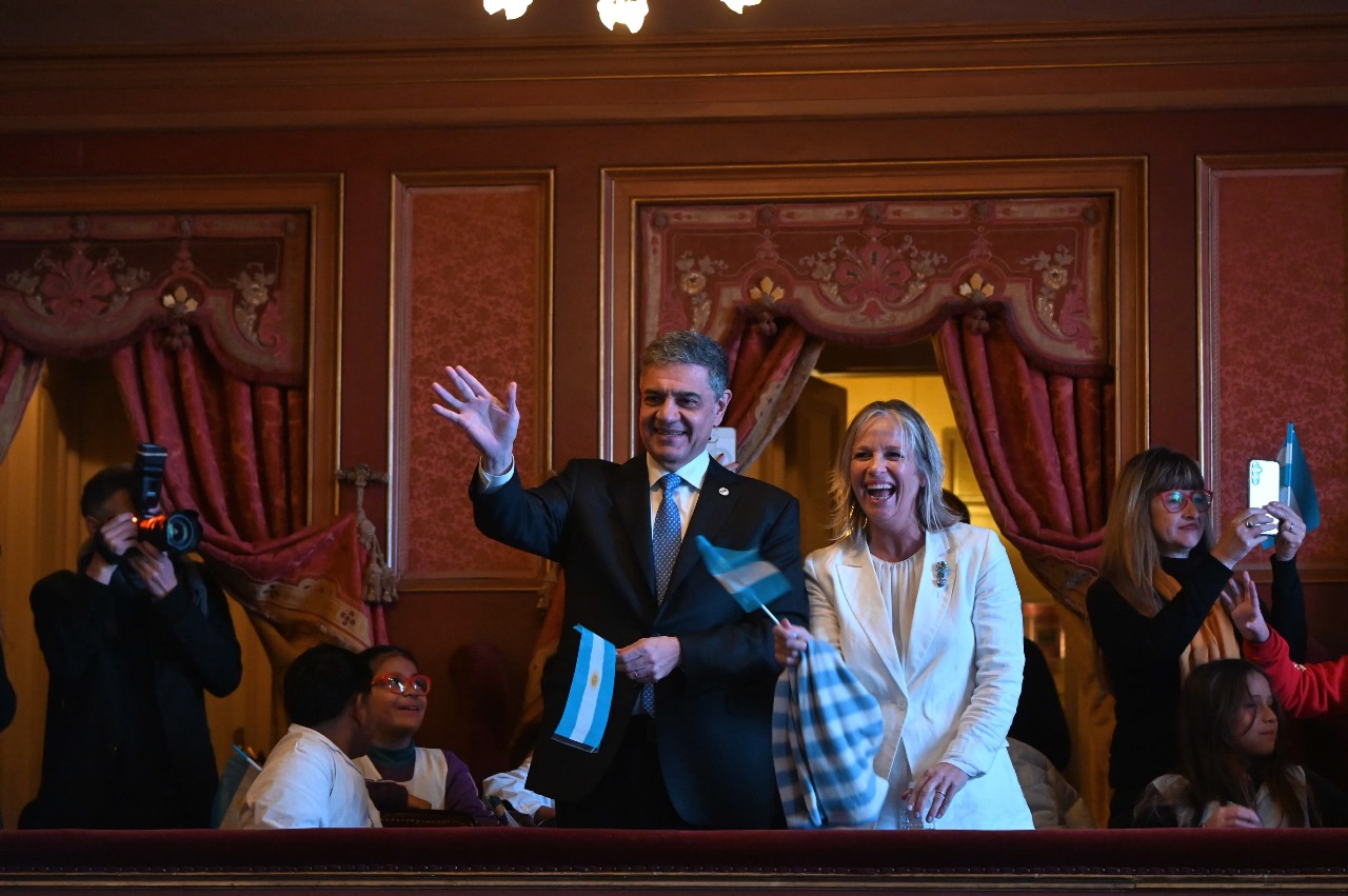 Jorge Macri les tomó la promesa de lealtad a la bandera a más de mil chicos de escuelas primarias