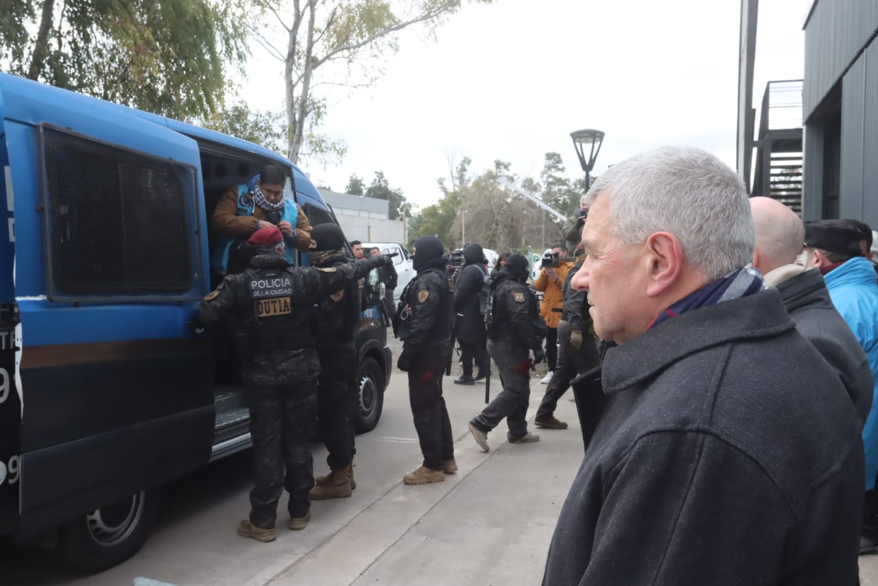 Mega operativo con más de 30 allanamientos para detener a una banda dedicada al robo de motos