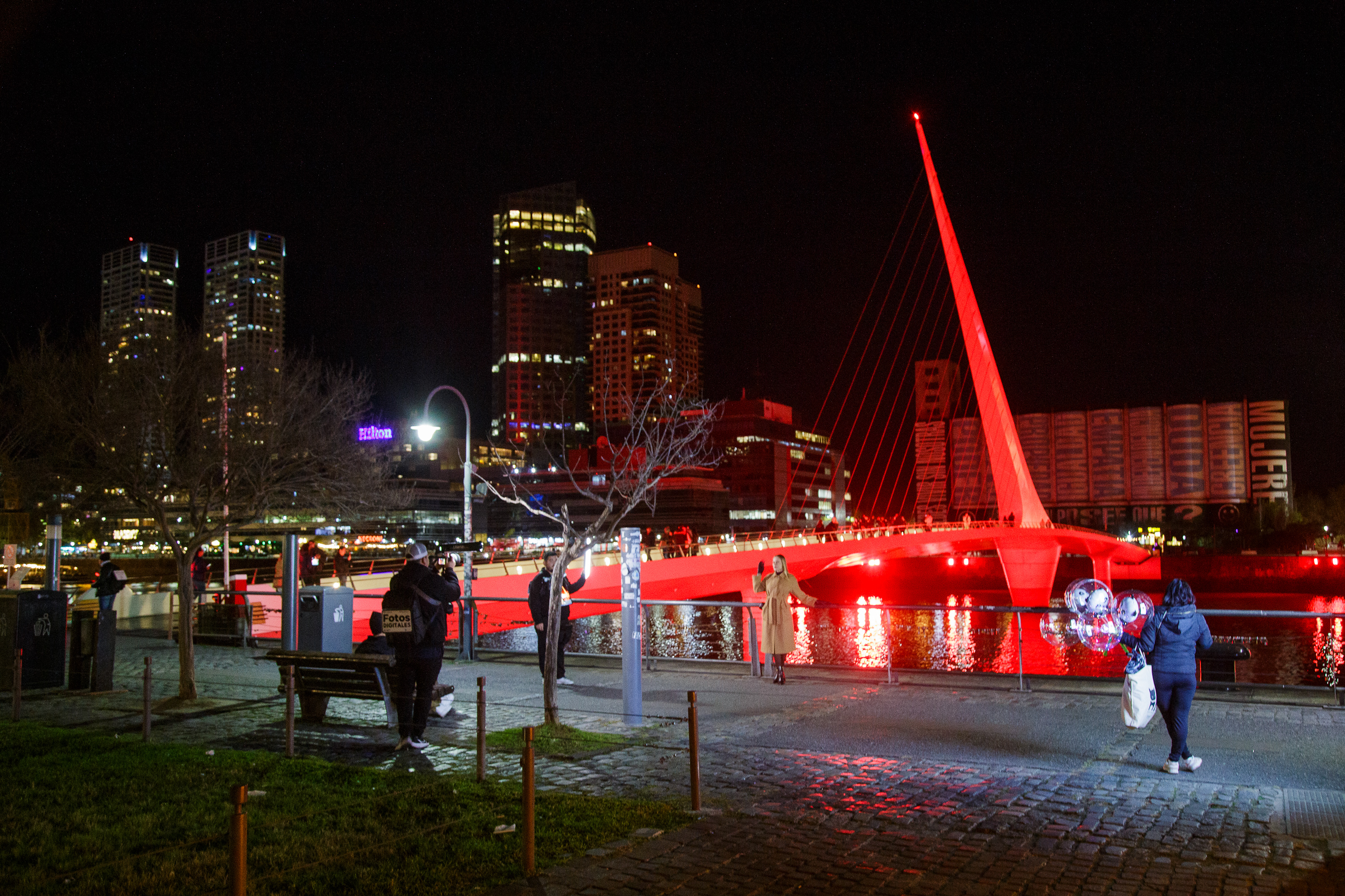 El Gobierno porteño se sumó a la Semana Global de la inclusión iluminando monumentos de rojo