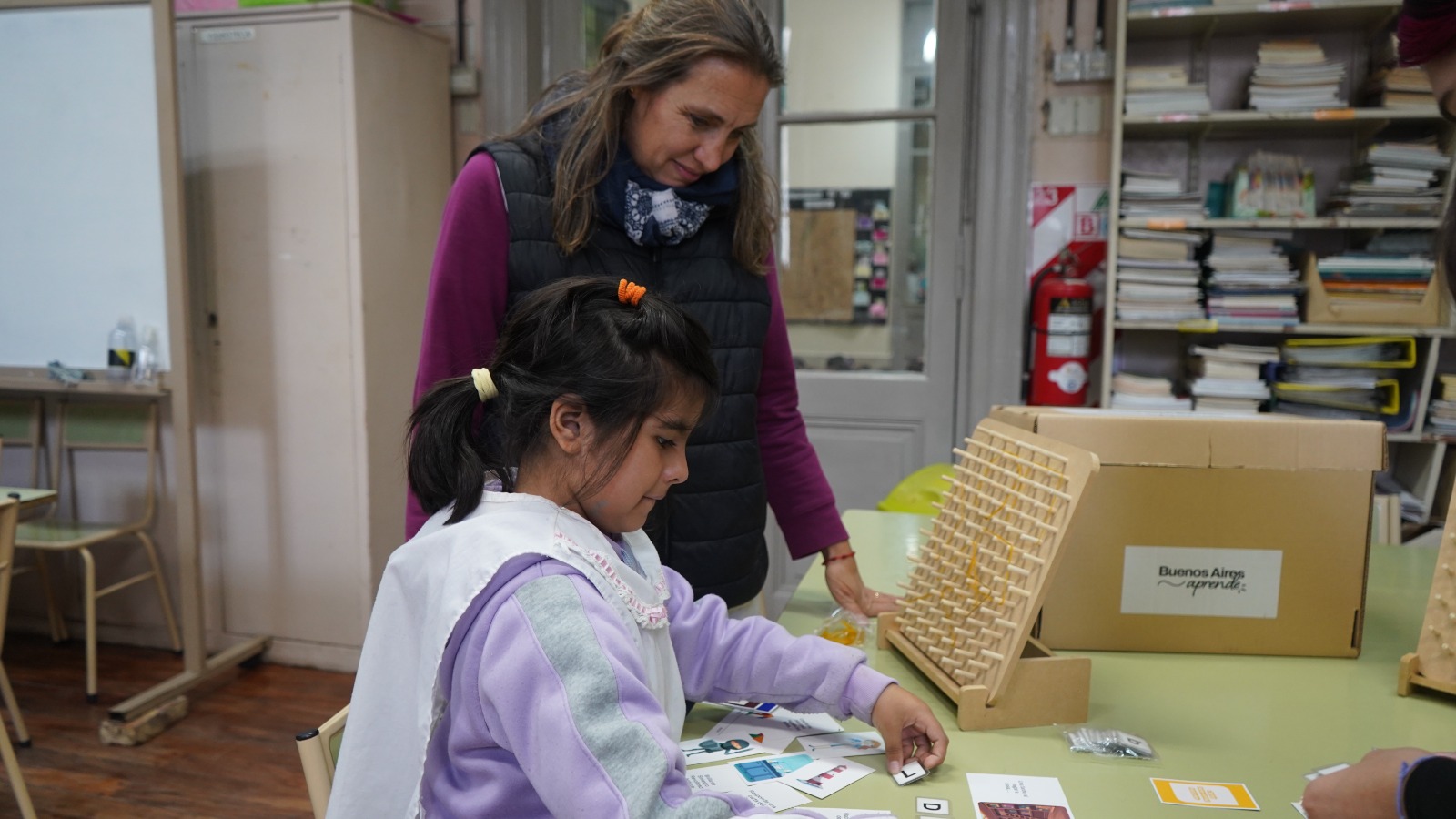 Las escuelas primarias de la Ciudad reciben kits didácticos para acompañar la alfabetización