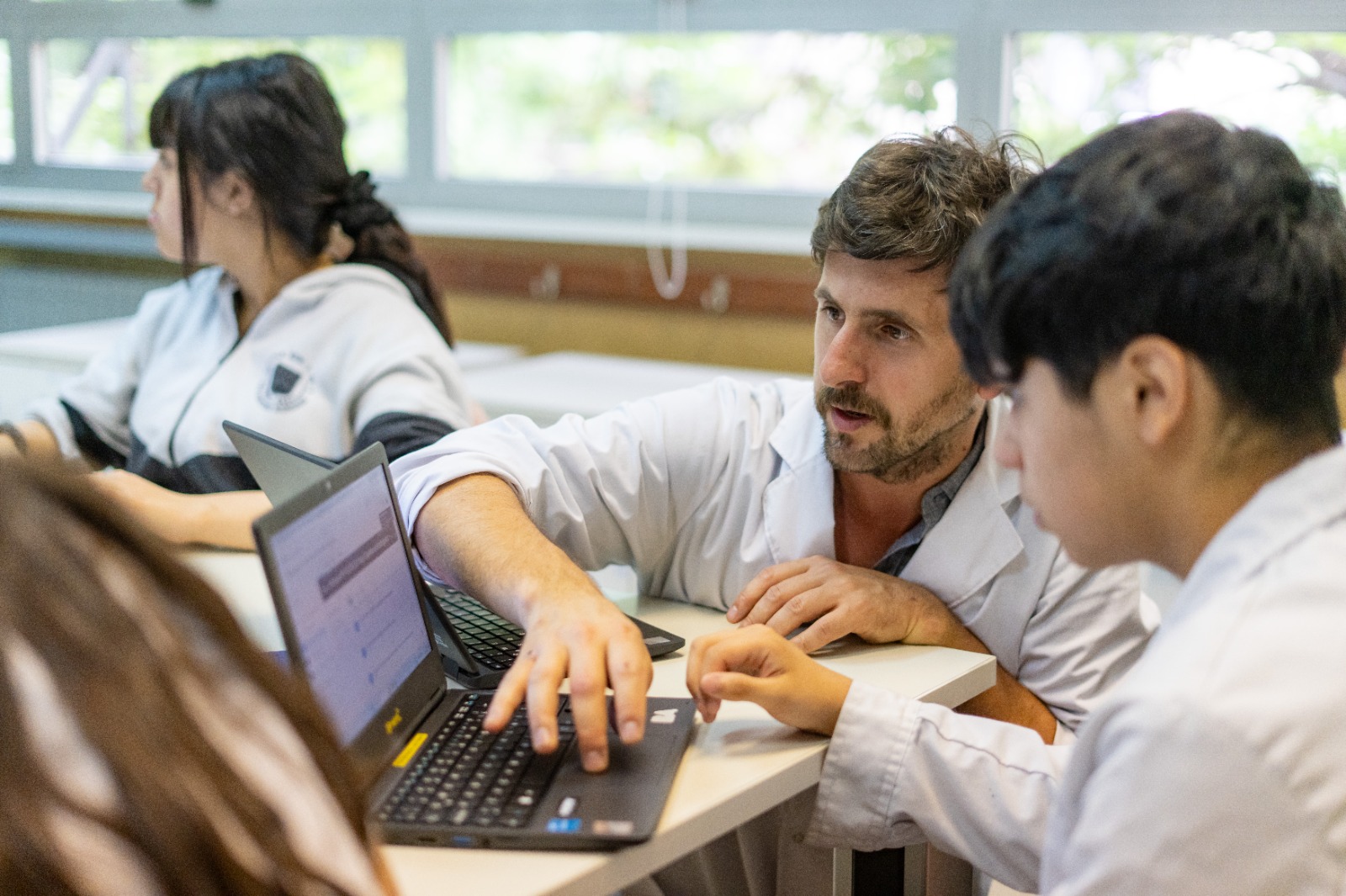 La Ciudad presenta su guía para un uso crítico de la inteligencia artificial en la escuela