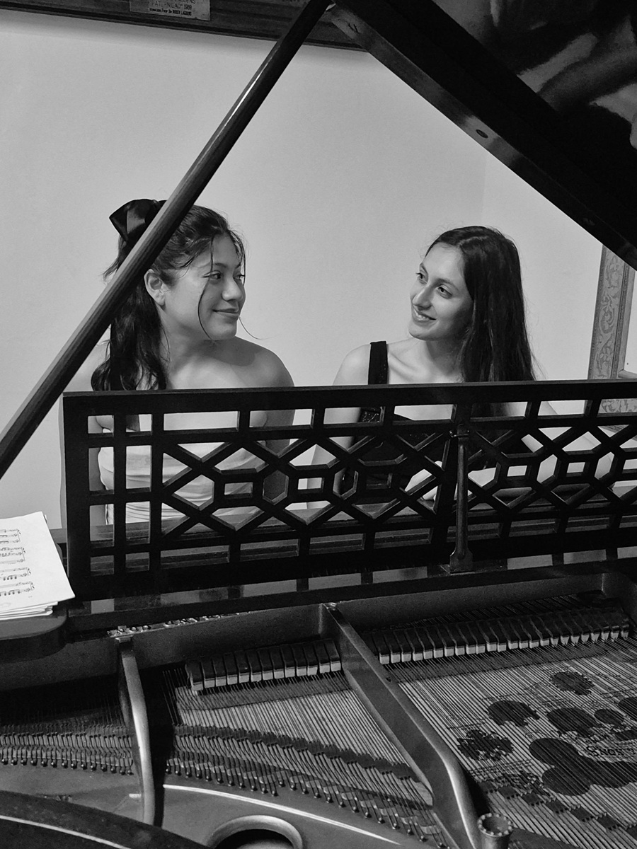 Melodías Eternas en el Salón Dorado 