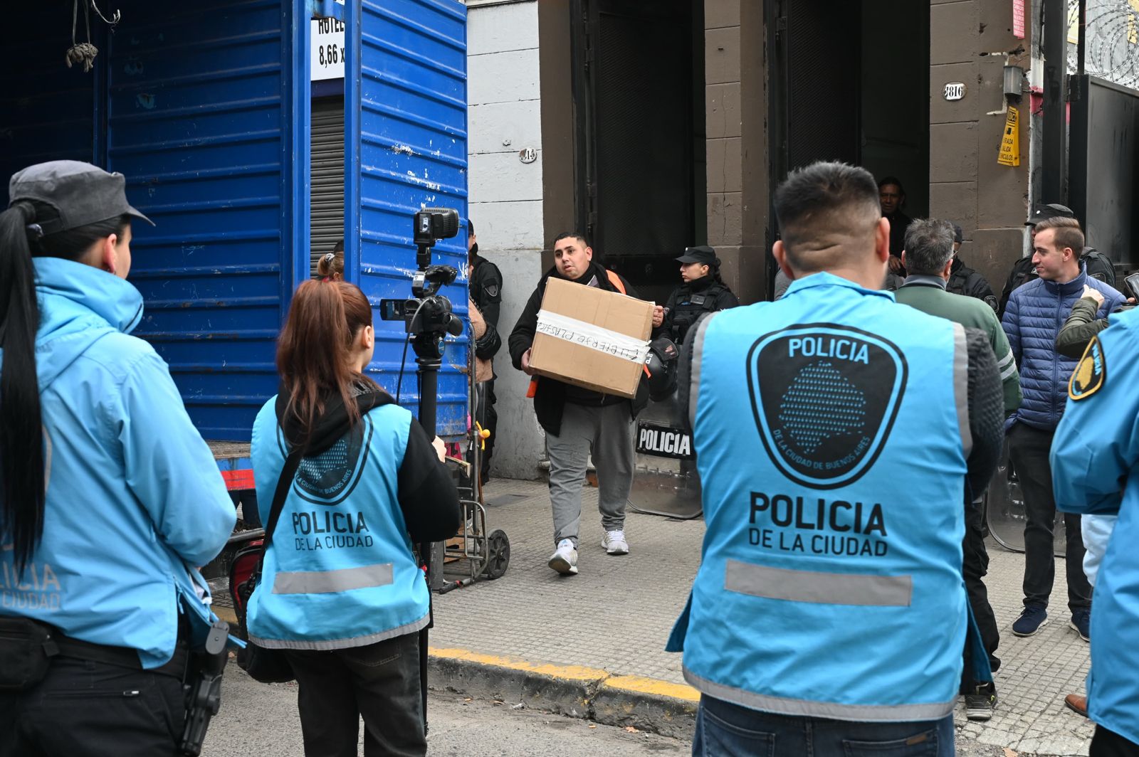 La Policía de la Ciudad desalojó un hotel clausurado hace 9 años que fue tomado en Constitución