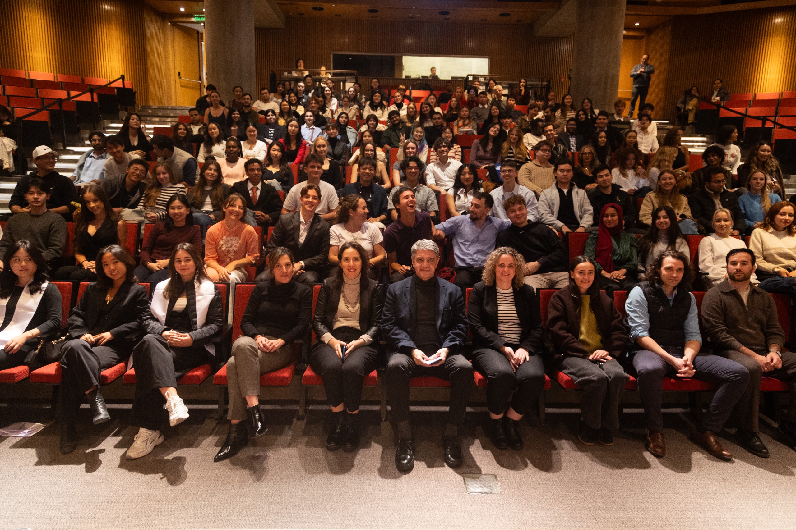 Jorge Macri recibió a estudiantes universitarios de 54 países