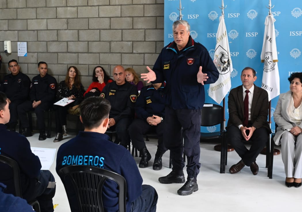 Bomberos de la Ciudad invitó a las empresas para que capaciten a los oficiales que intervienen en casos que afecten el suministro de servicios públicos 