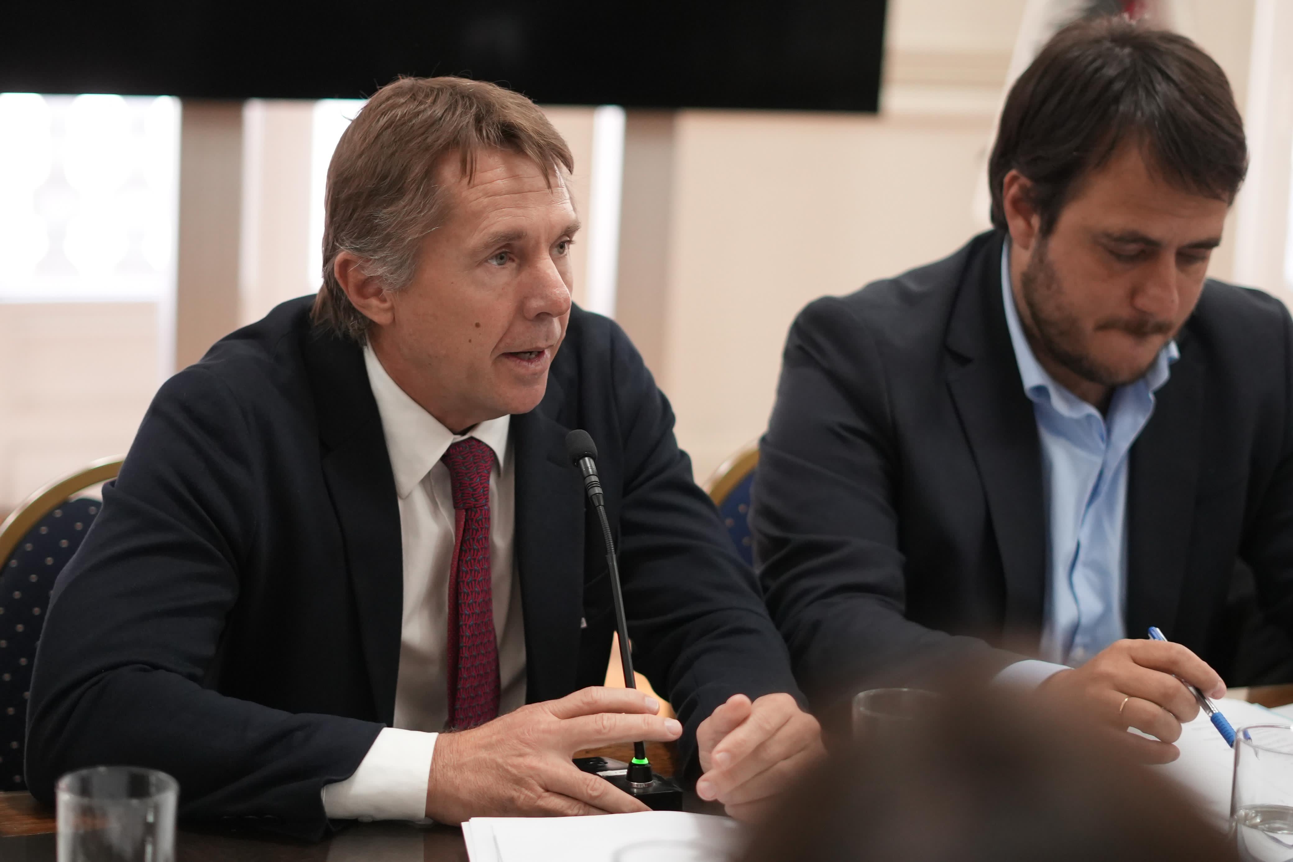 El ministro Gabino Tapia presentó en la Legislatura el proyecto de ley de Emergencia Autonómica en la Ciudad