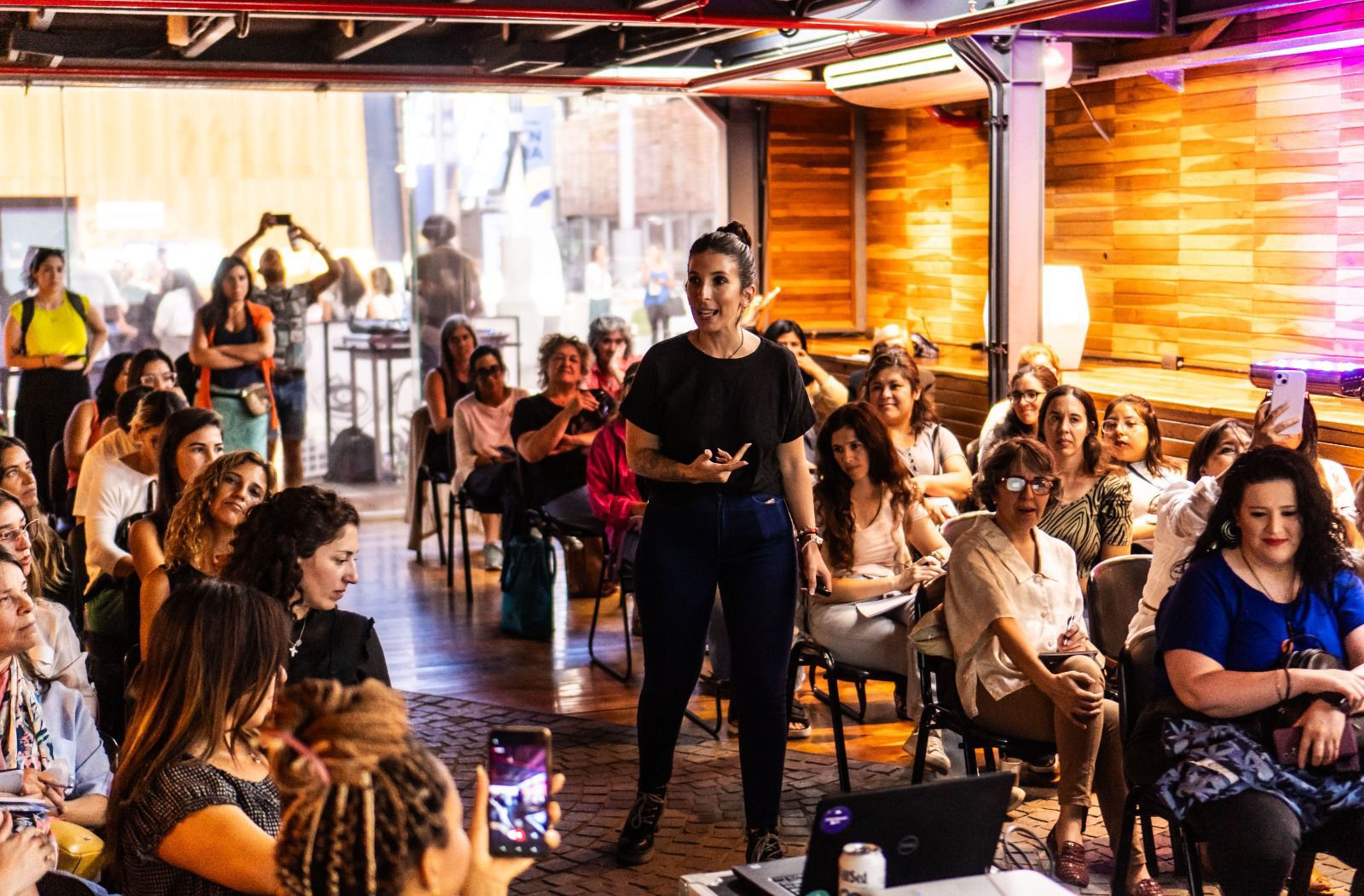 En diciembre, llegan nuevos cursos presenciales y online de Academia BA Emprende 2025