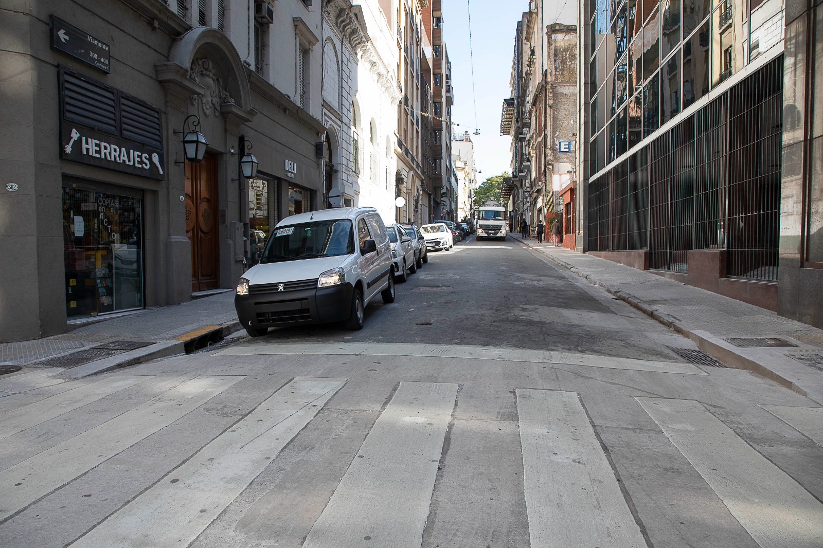 La Ciudad comenzó la reconversión de la calle Viamonte: cómo es la obra para mejorar el espacio público del Microcentro