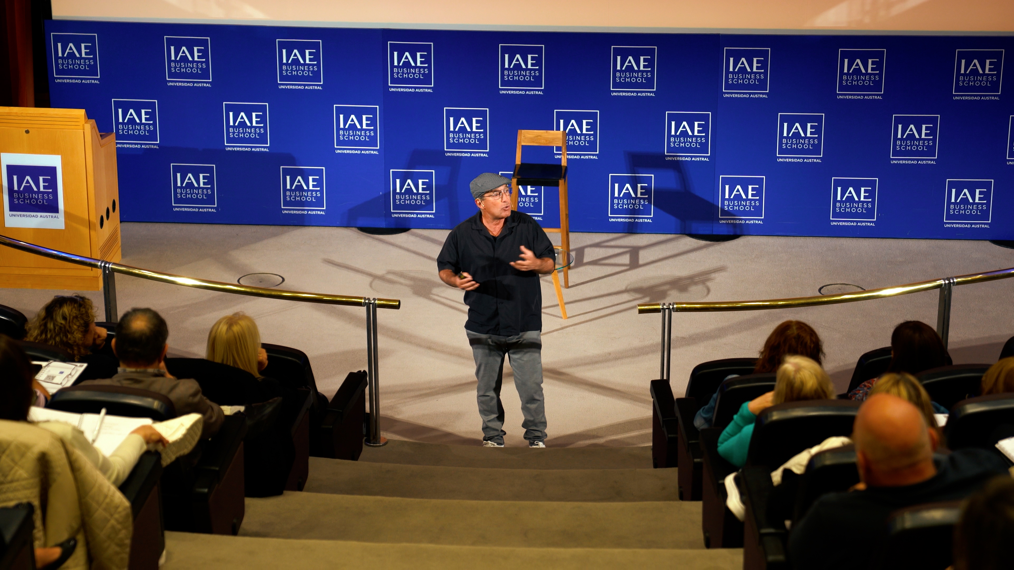 Nueva capacitación de Liderazgo Educativo para el cambio con «Cachito» Vigil