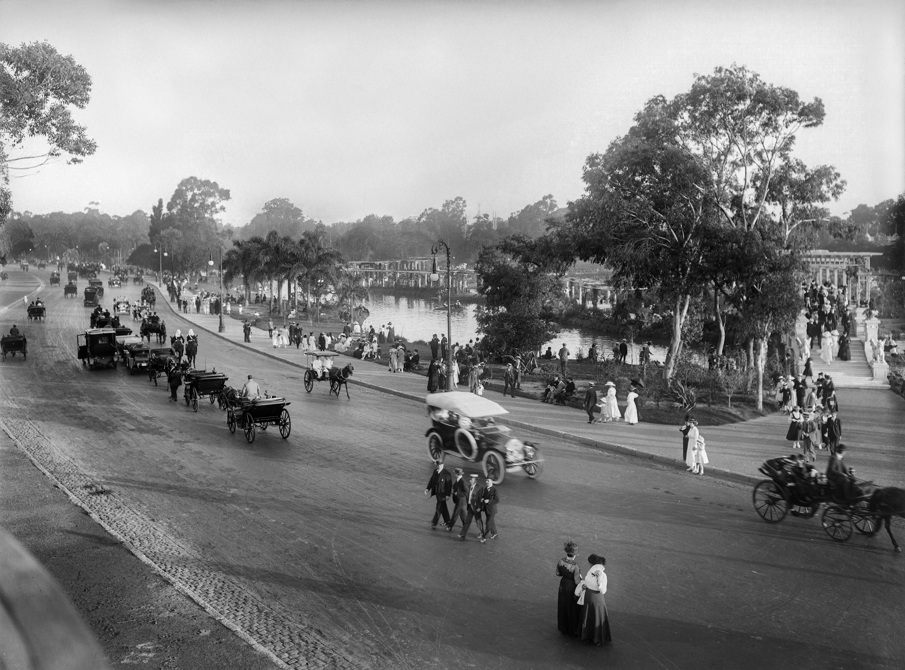 Inaugura Buenos Aires de plata. Fotografías de la Dirección de Paseos Públicos