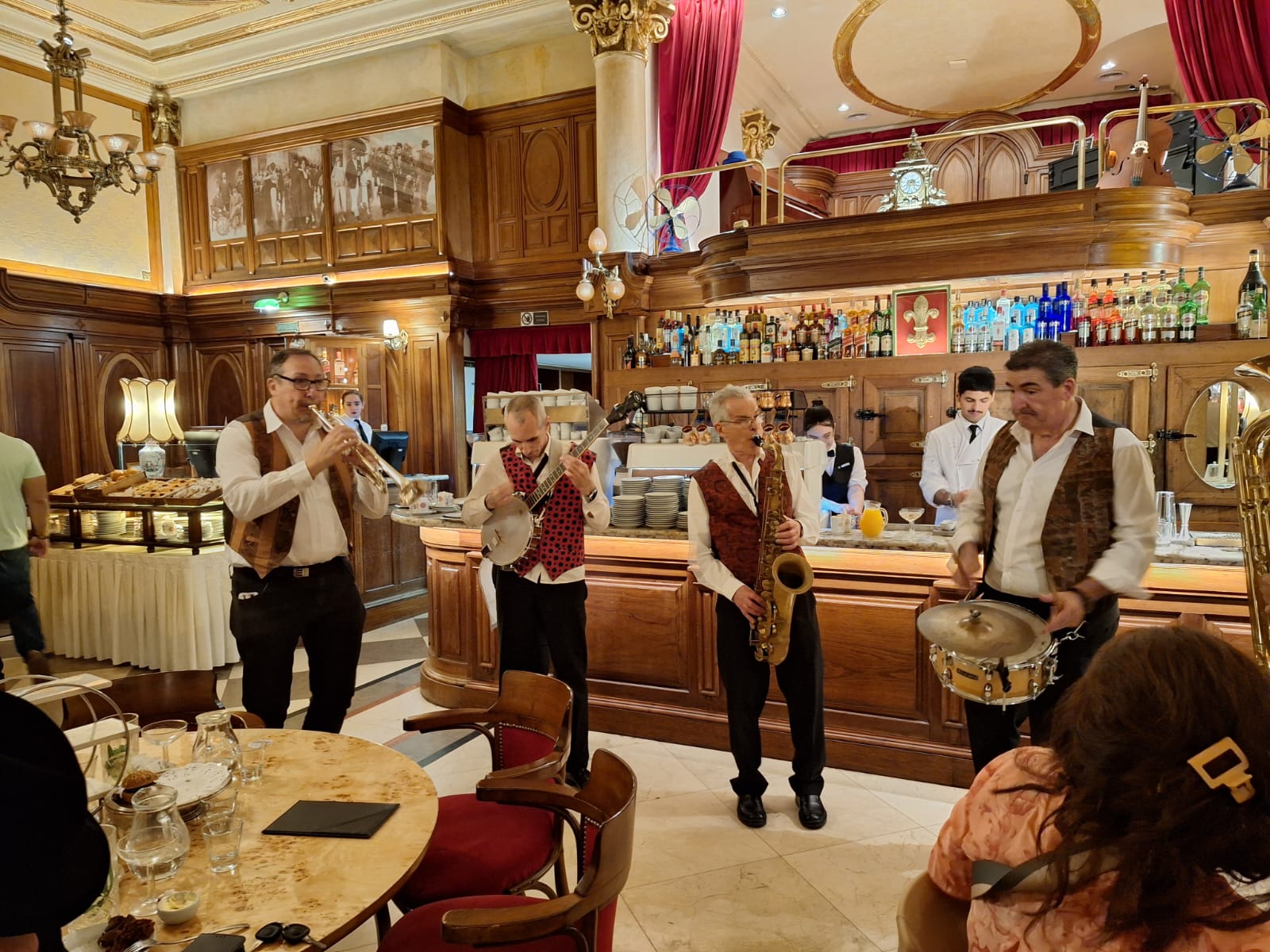 La Noche de los Museos en los Bares Notables de la Ciudad