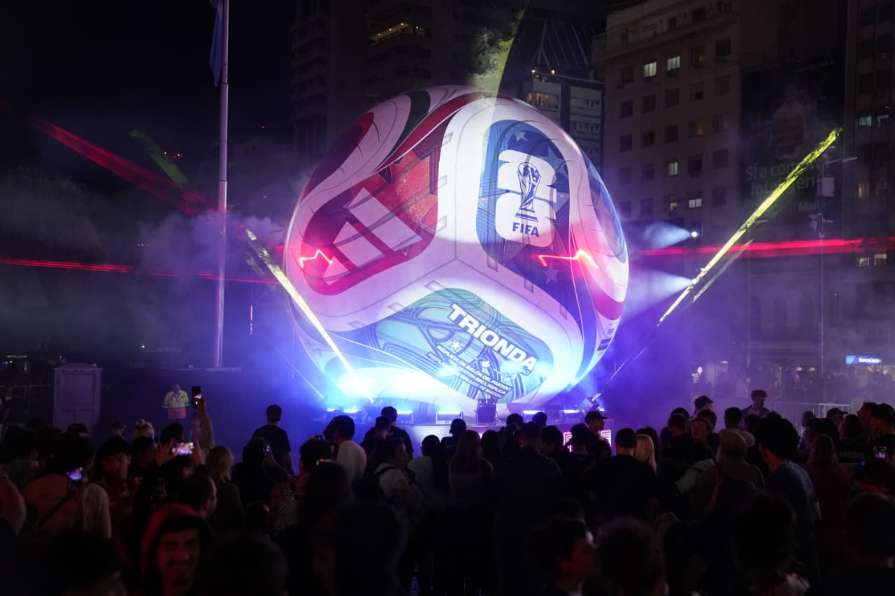 Adidas | Lanzamiento pelota TRIONDA 