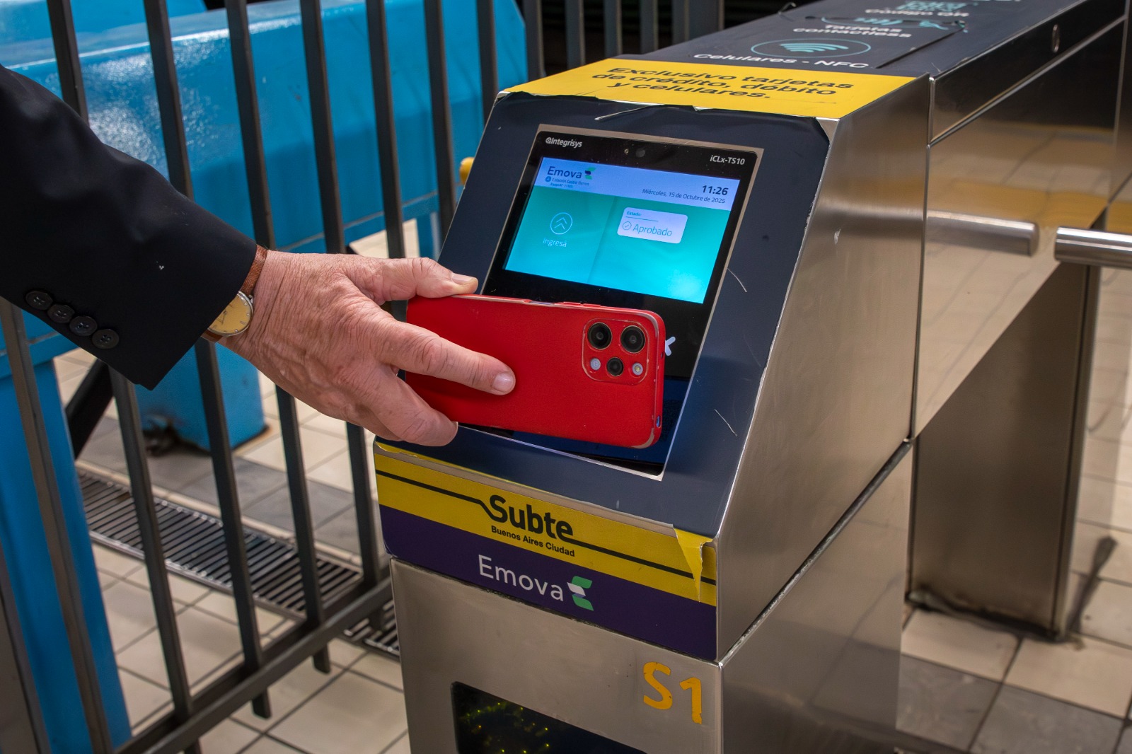 Jubilados, pensionados y retirados de Fuerzas Armadas y de Seguridad viajan gratis en el subte