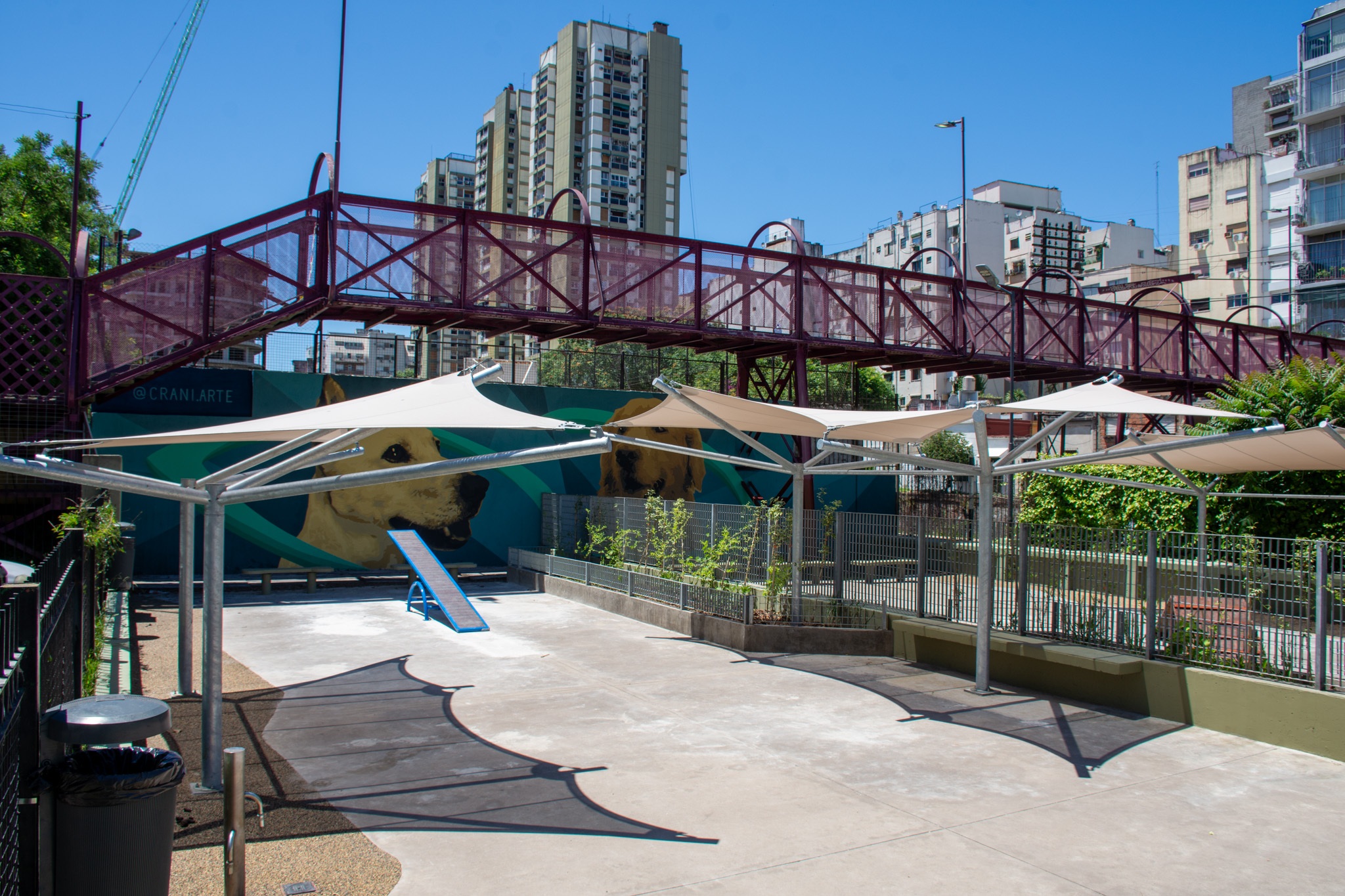 El canil de la Plaza Giordano Bruno quedó renovado tras una reforma integral